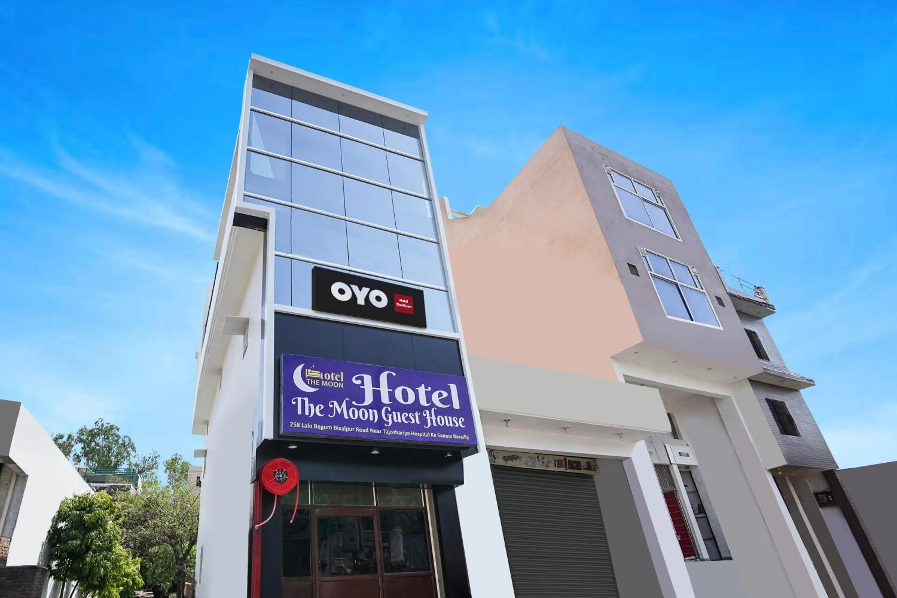 Facade/entrance in Hotel O The Moon