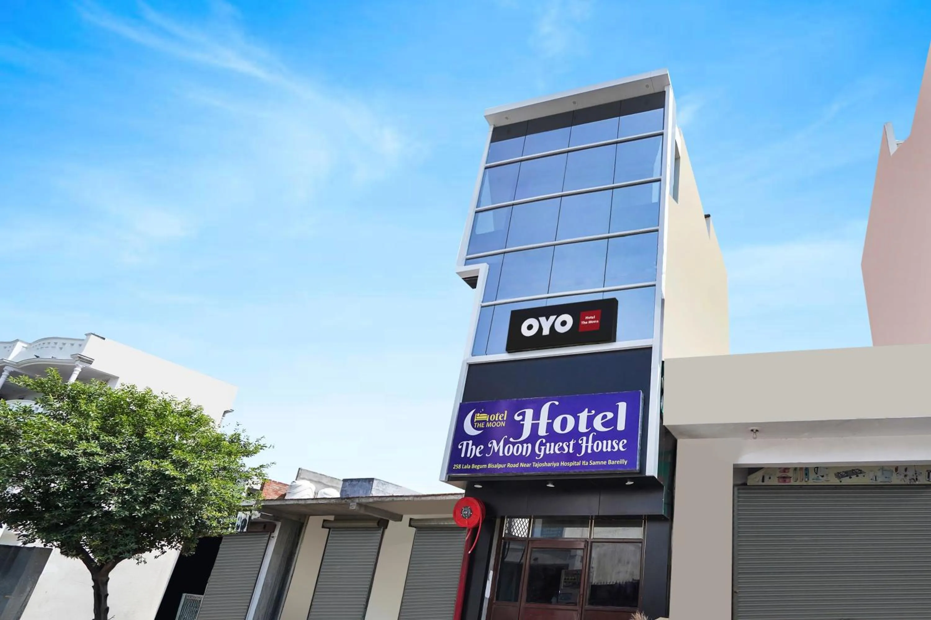 Facade/entrance in Hotel O The Moon