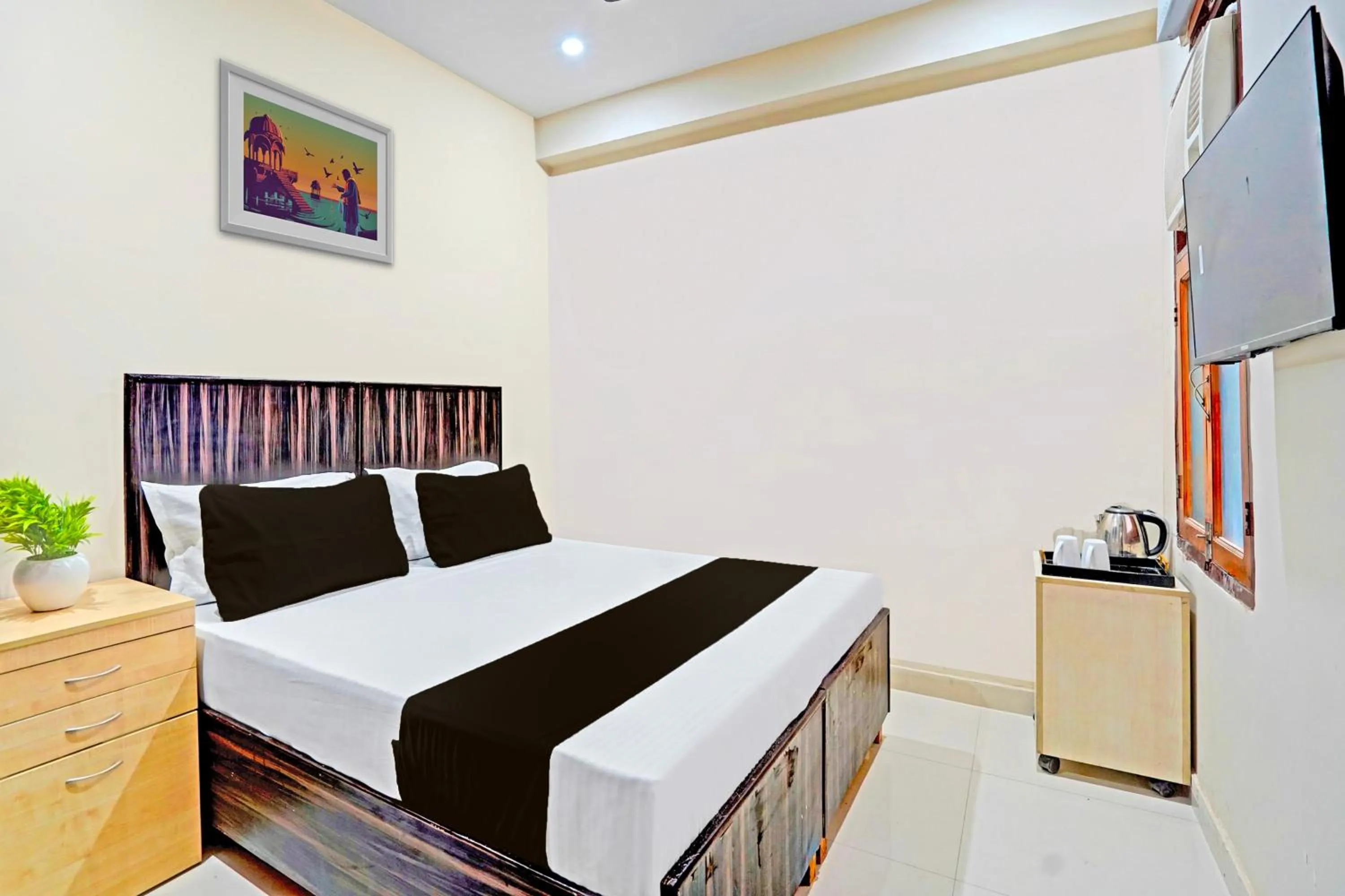 Bedroom, Bed in Super Hotel O Shree Jee Inn Guest House