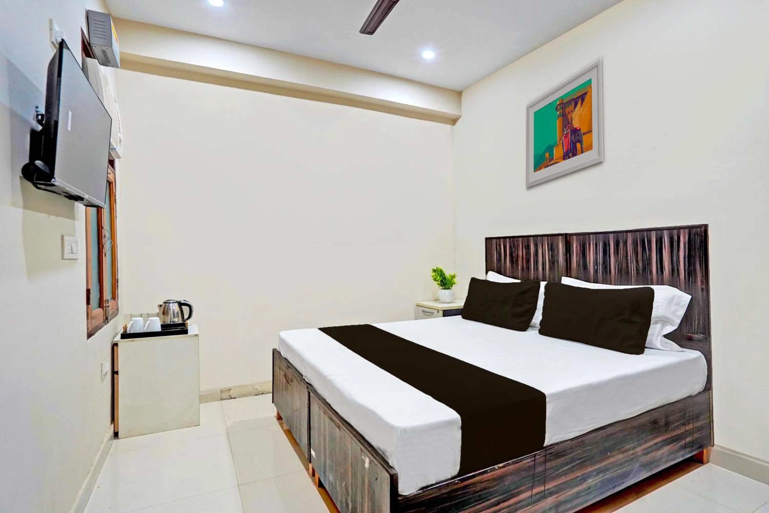 Bedroom, Bed in Super Hotel O Shree Jee Inn Guest House