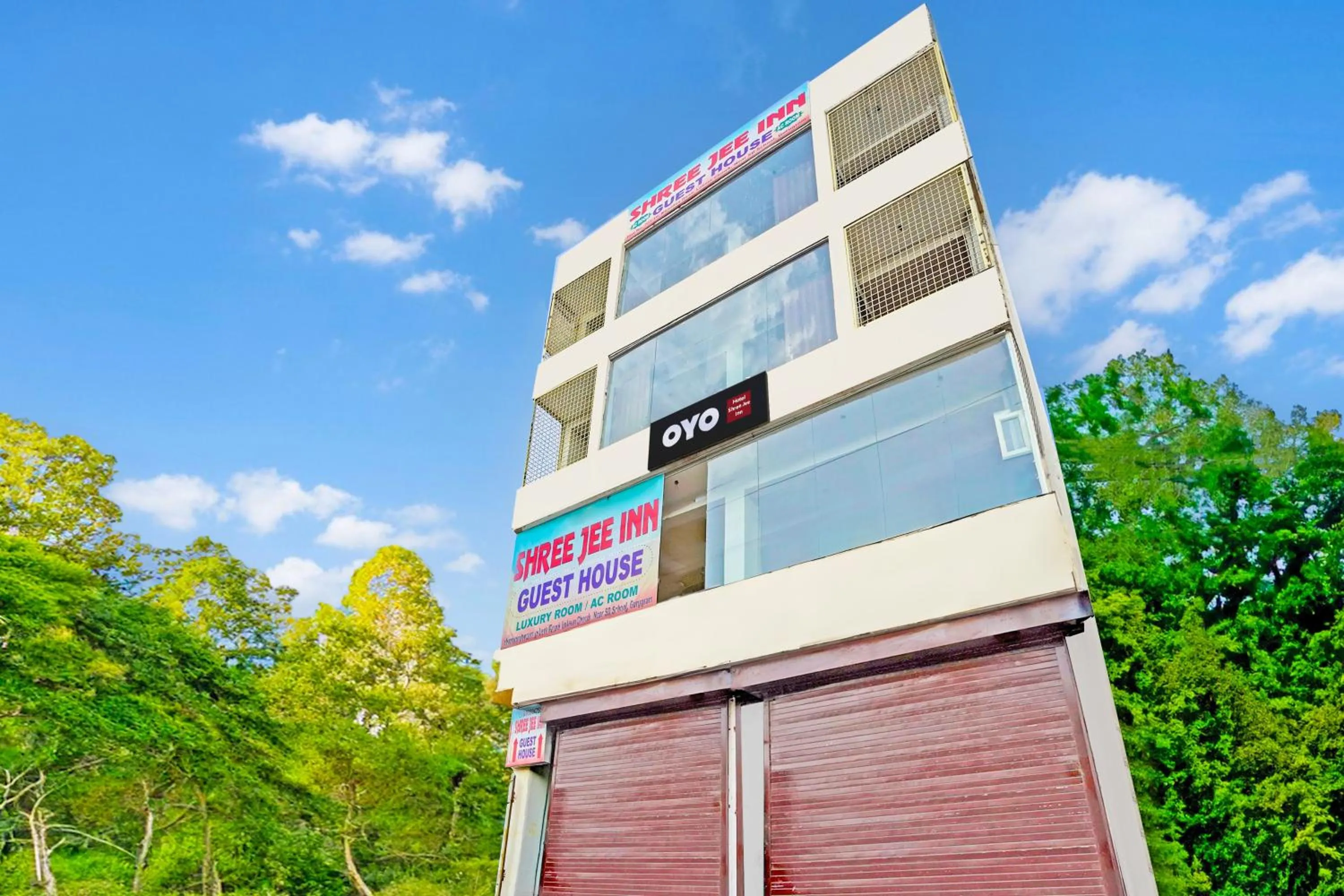 Facade/entrance in Super Hotel O Shree Jee Inn Guest House