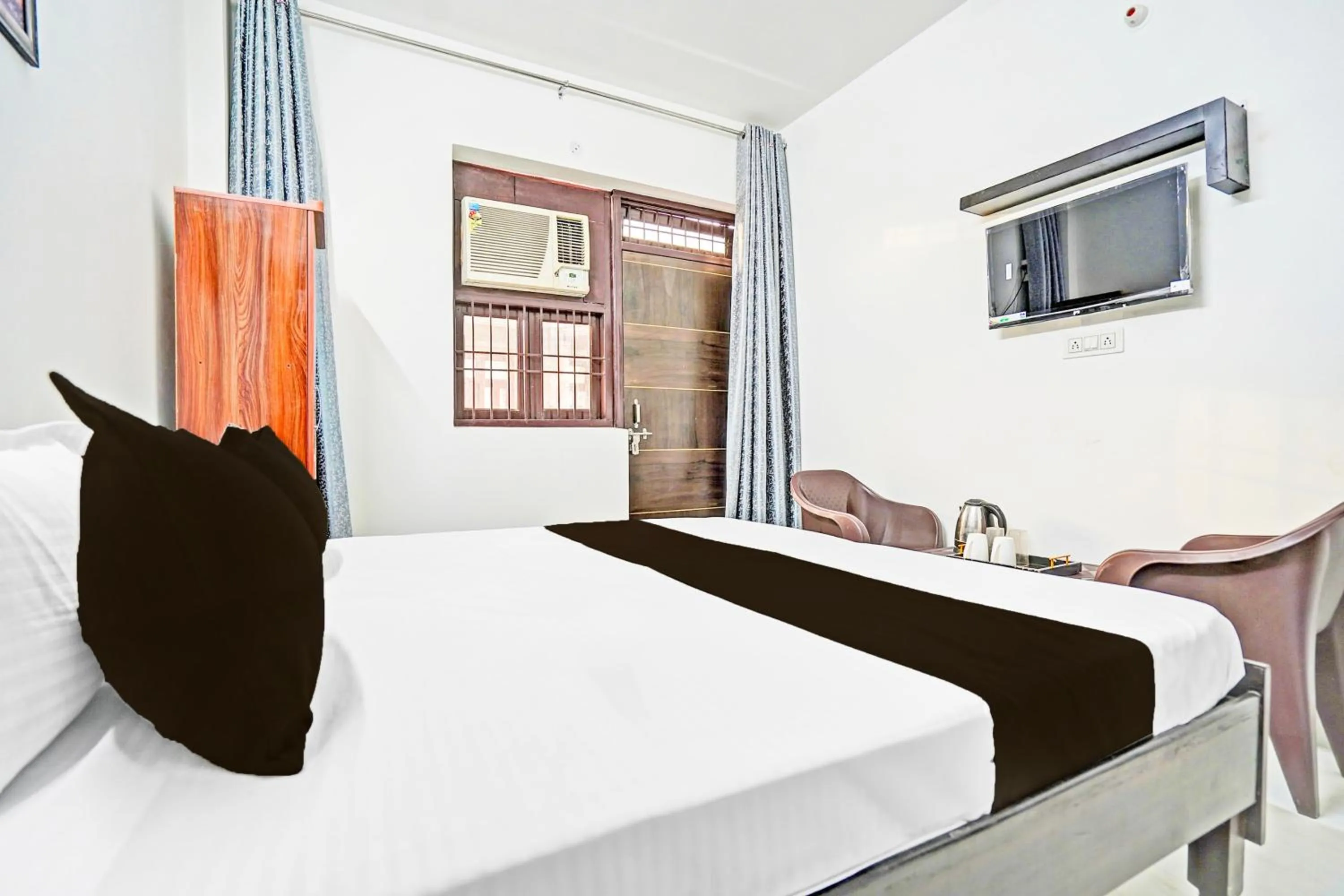 Bedroom, Bed in Hotel O Rooftop Castle