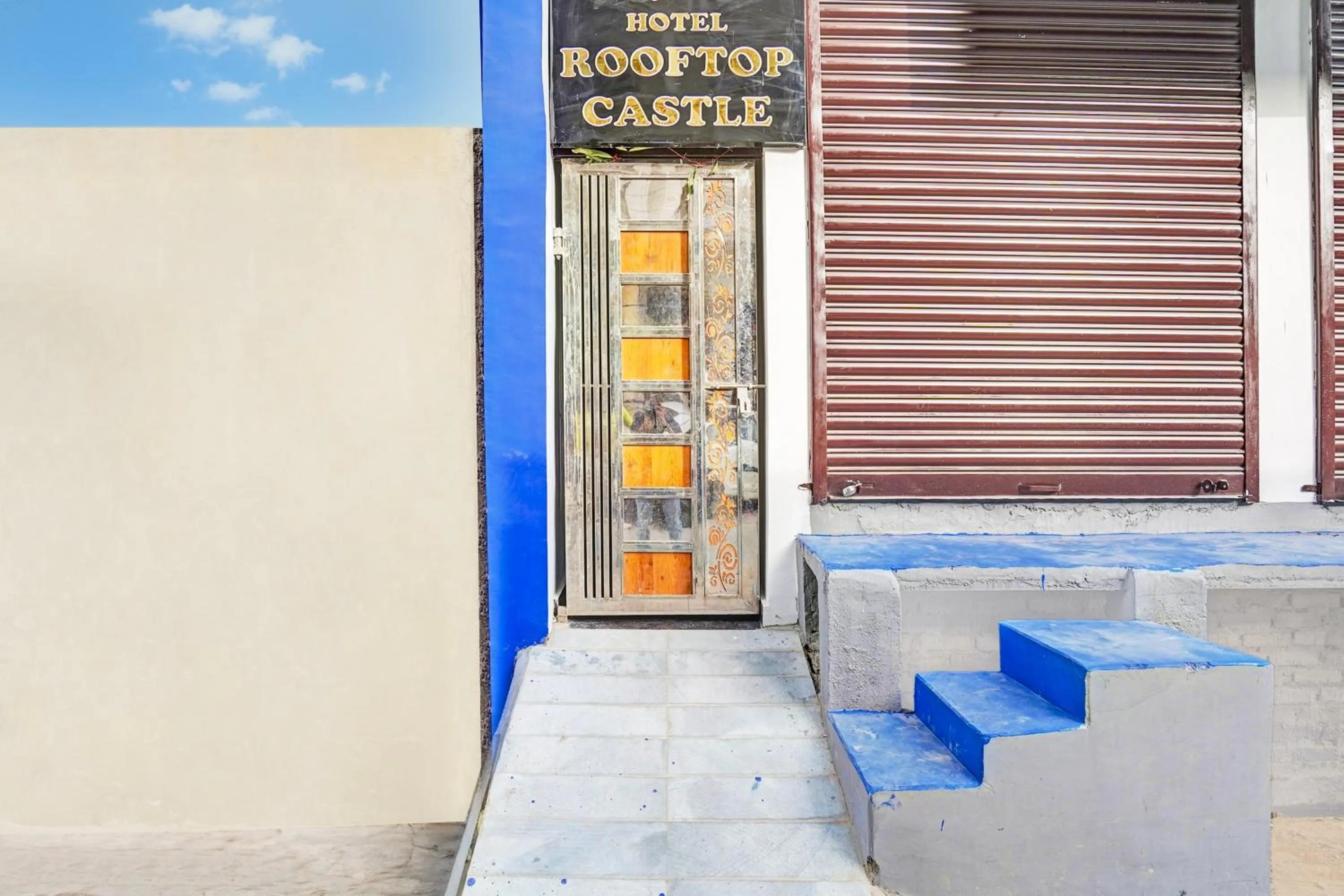 Facade/entrance in Hotel O Rooftop Castle
