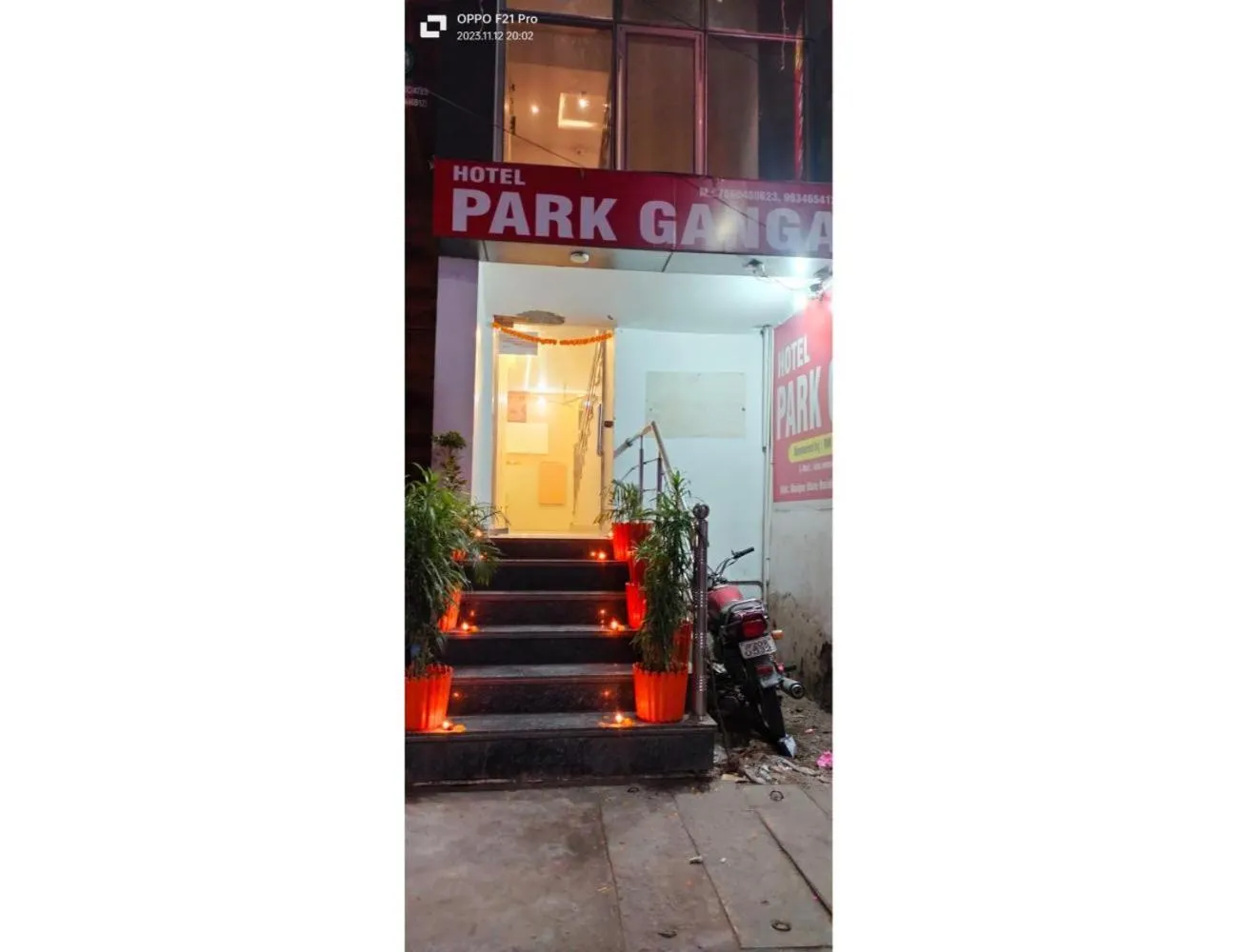 Communal lounge/ TV room in Hotel Ganges Park, Haridwar