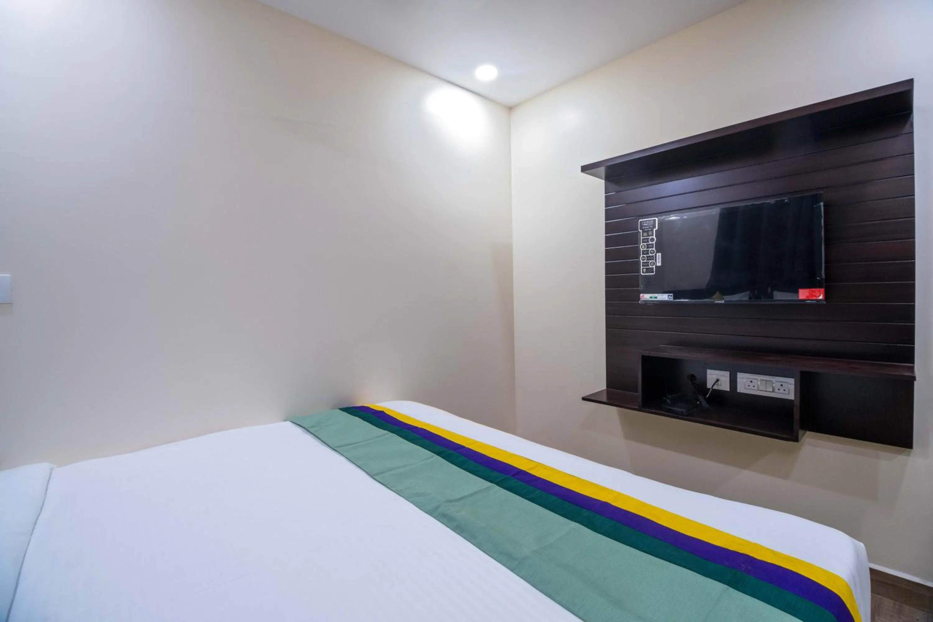 Bedroom, Bed in Treebo The Address Inn Mehdipatnam