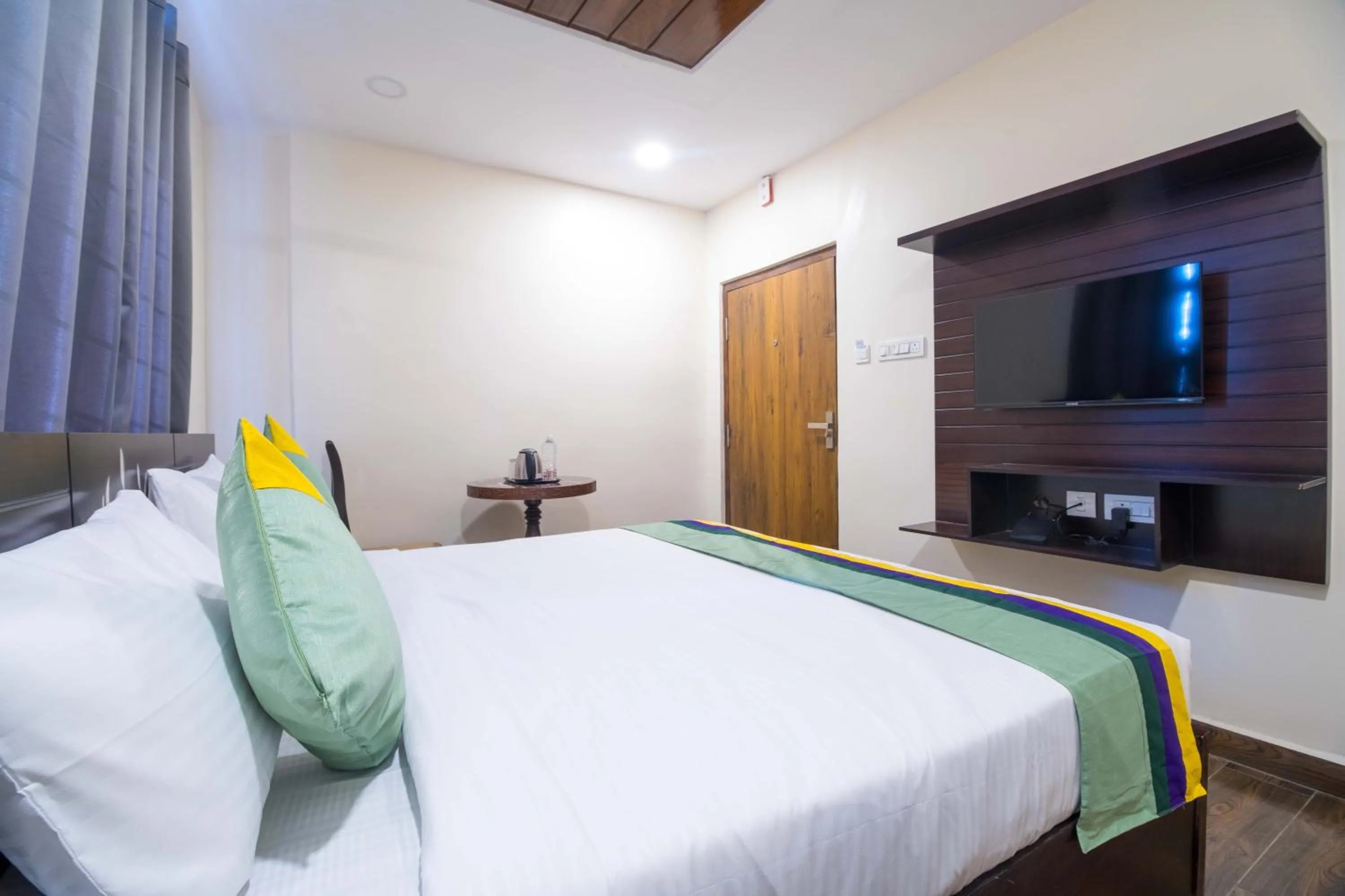 Bedroom, Bed in Treebo The Address Inn Mehdipatnam