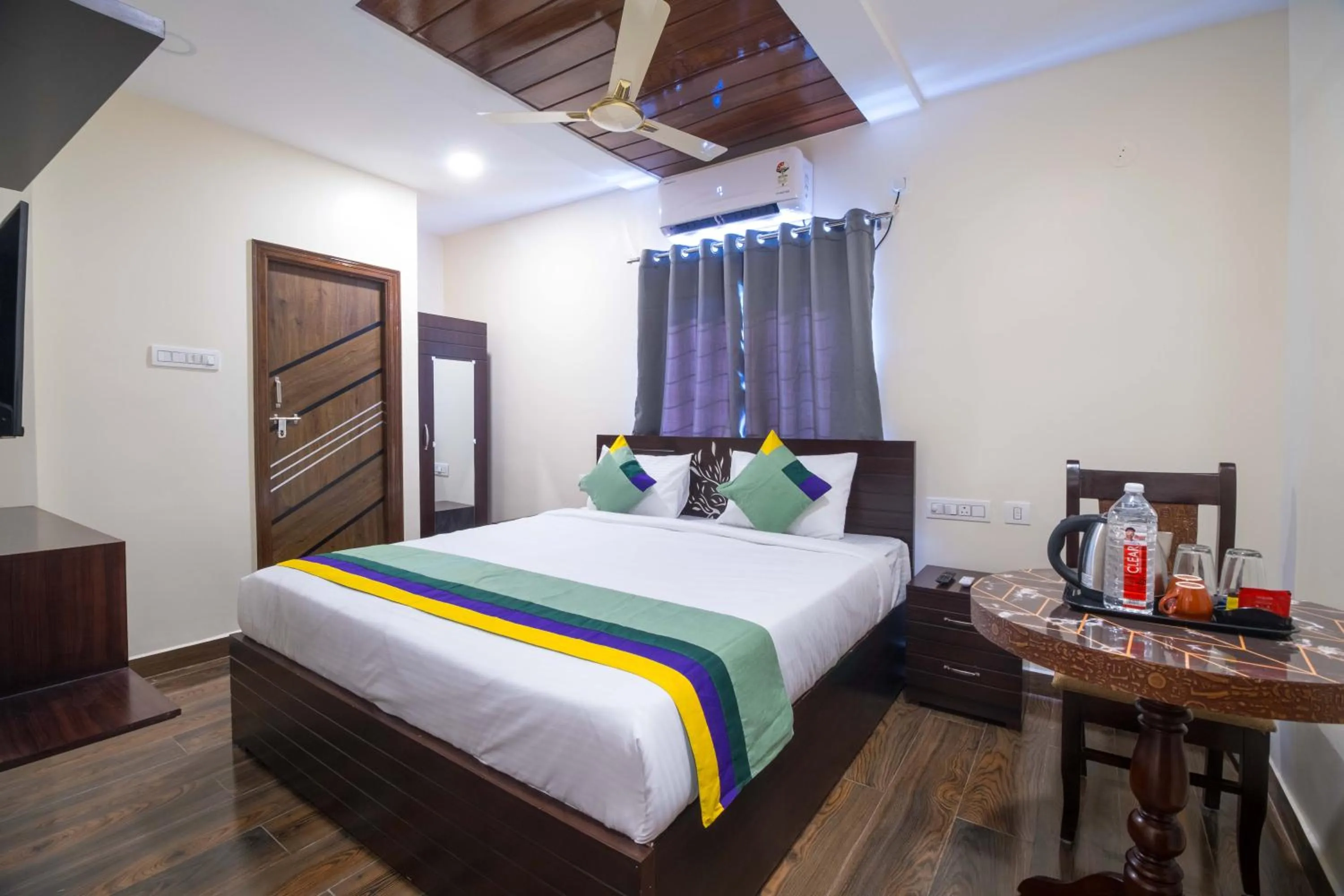 Bedroom, Bed in Treebo The Address Inn Mehdipatnam