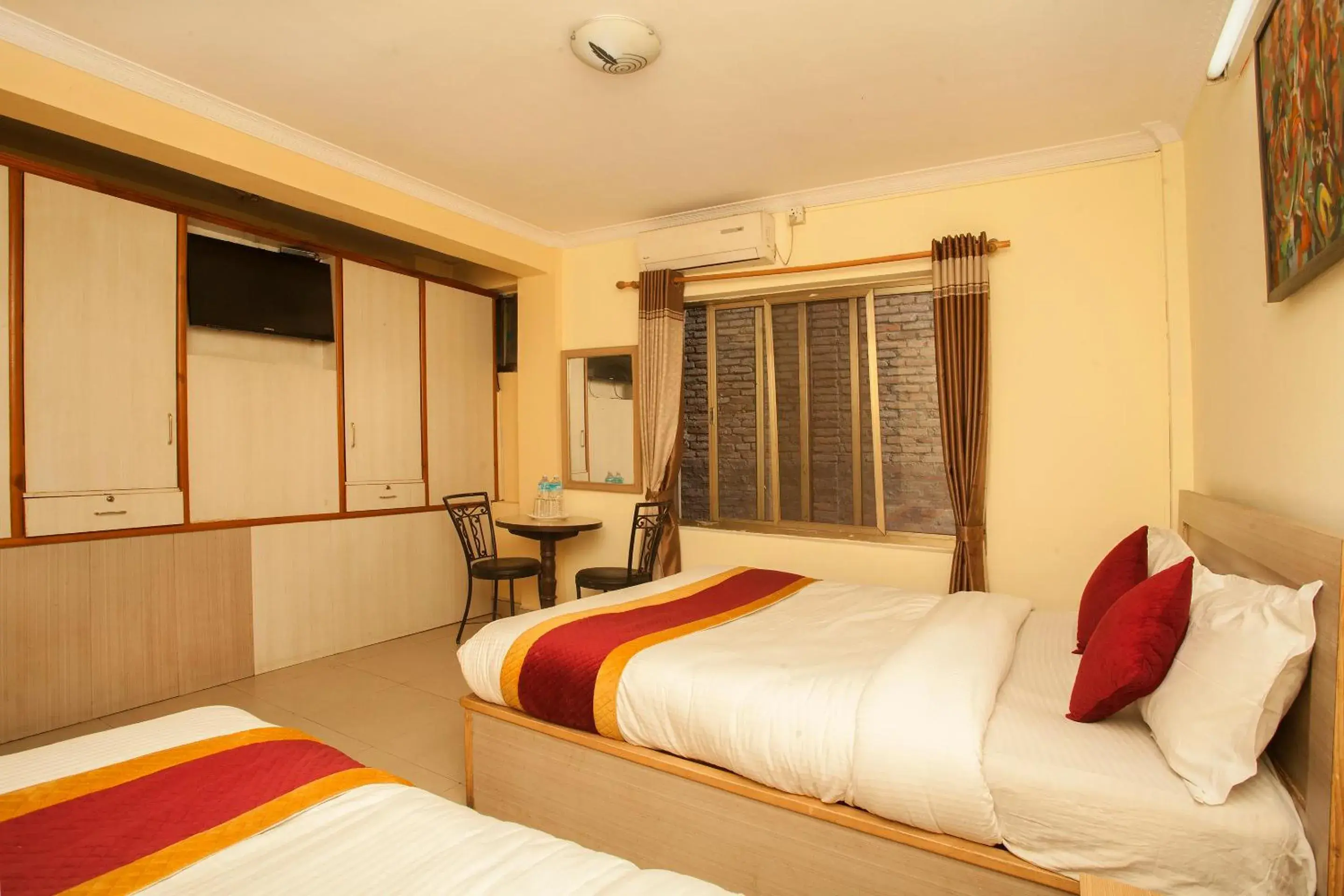 View (from property/room), Bed in Hotel Mountain Gateway View (from property/room), Bed in Hotel Mountain Gateway