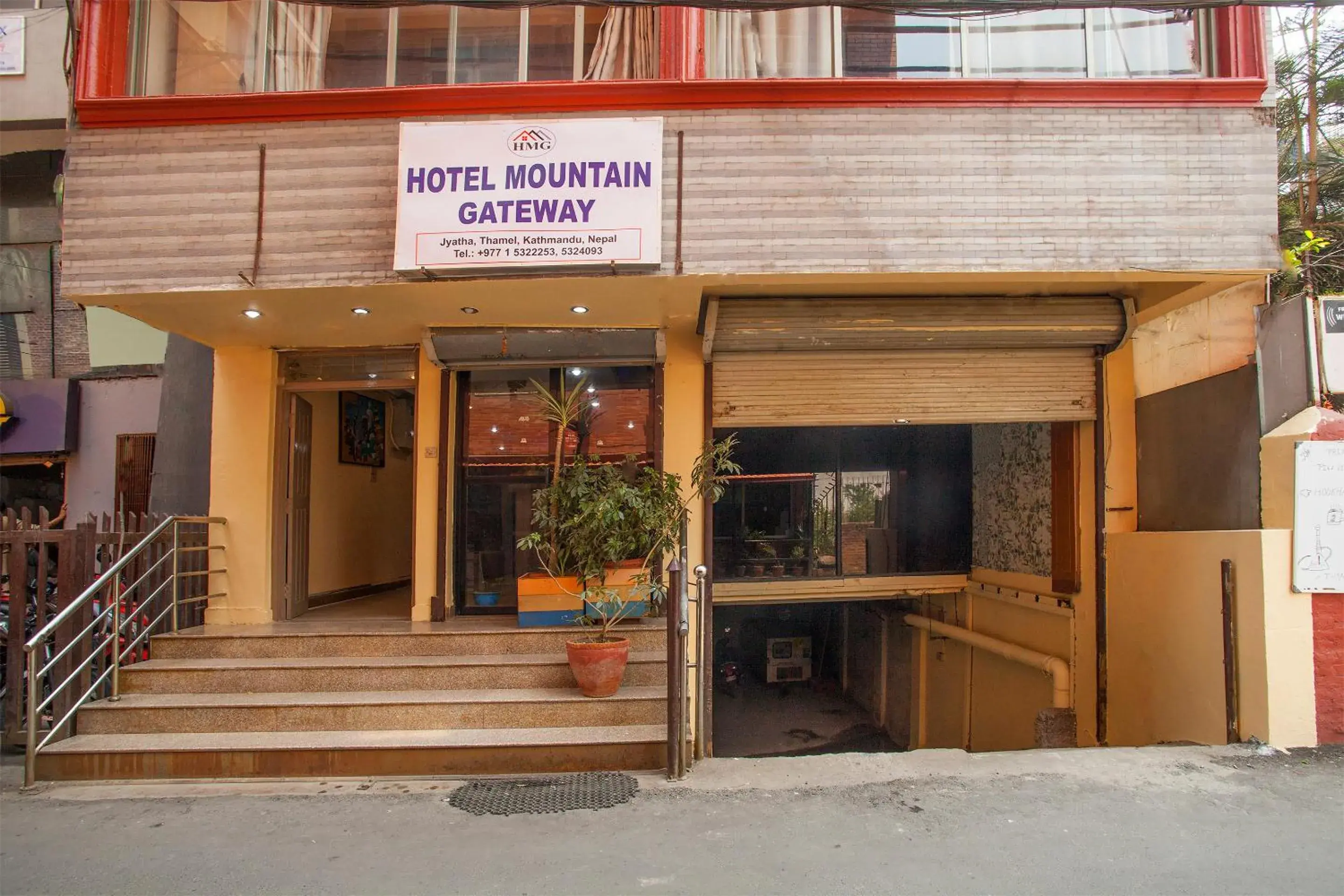 Property building in Hotel Mountain Gateway Property building in Hotel Mountain Gateway