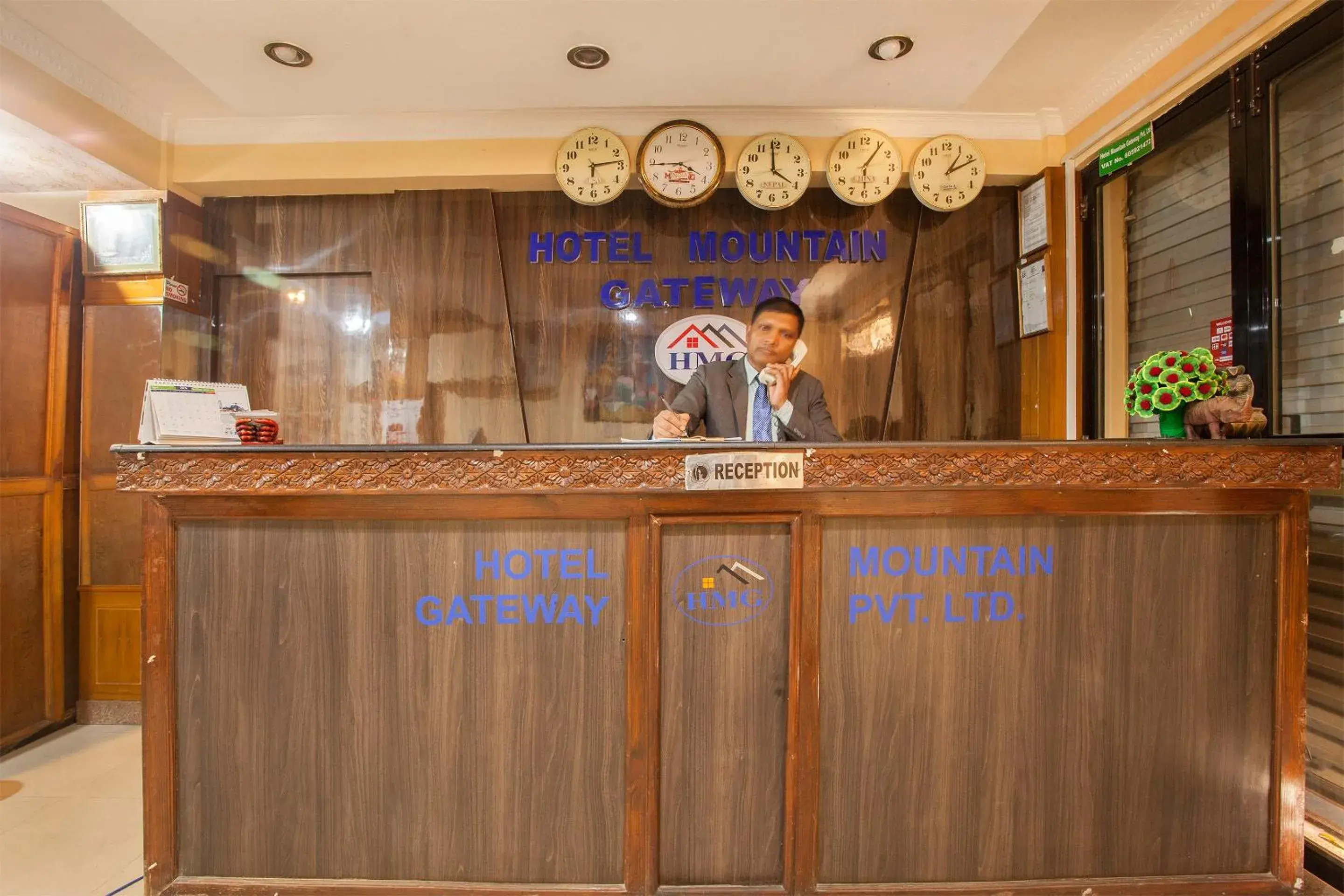 Lobby or reception in Hotel Mountain Gateway Lobby or reception in Hotel Mountain Gateway