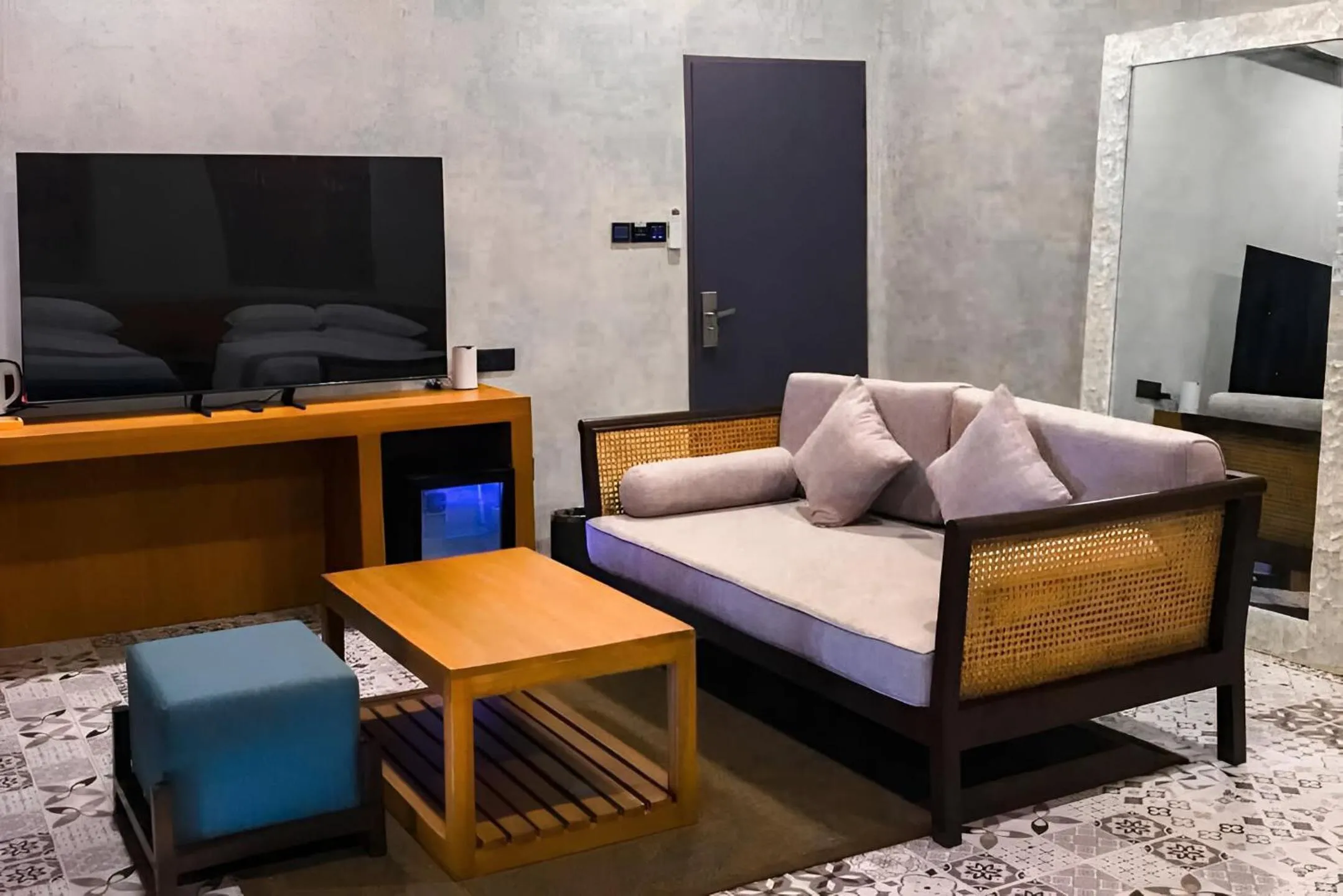 Communal lounge/ TV room in Station One Beach Resort