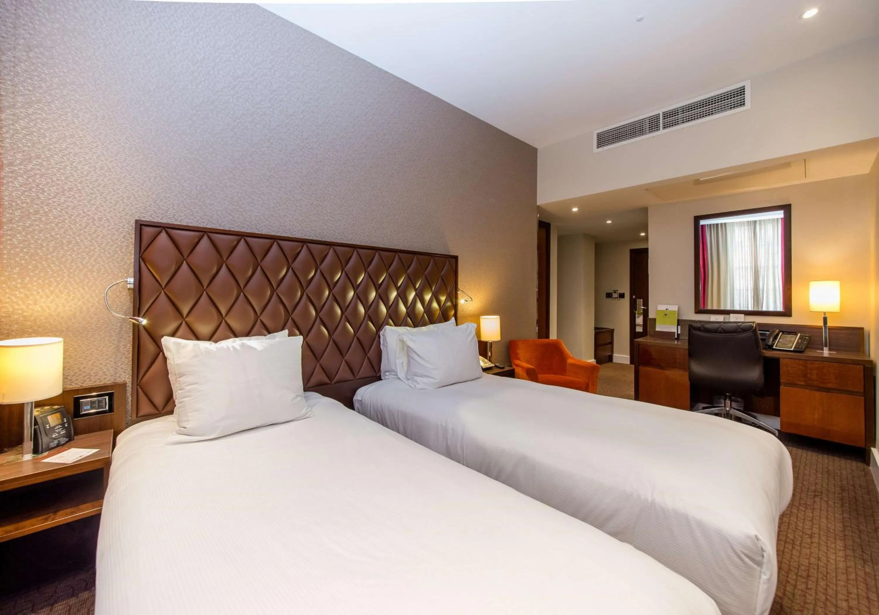 Bedroom, Bed in DoubleTree by Hilton Hotel London - Marble Arch