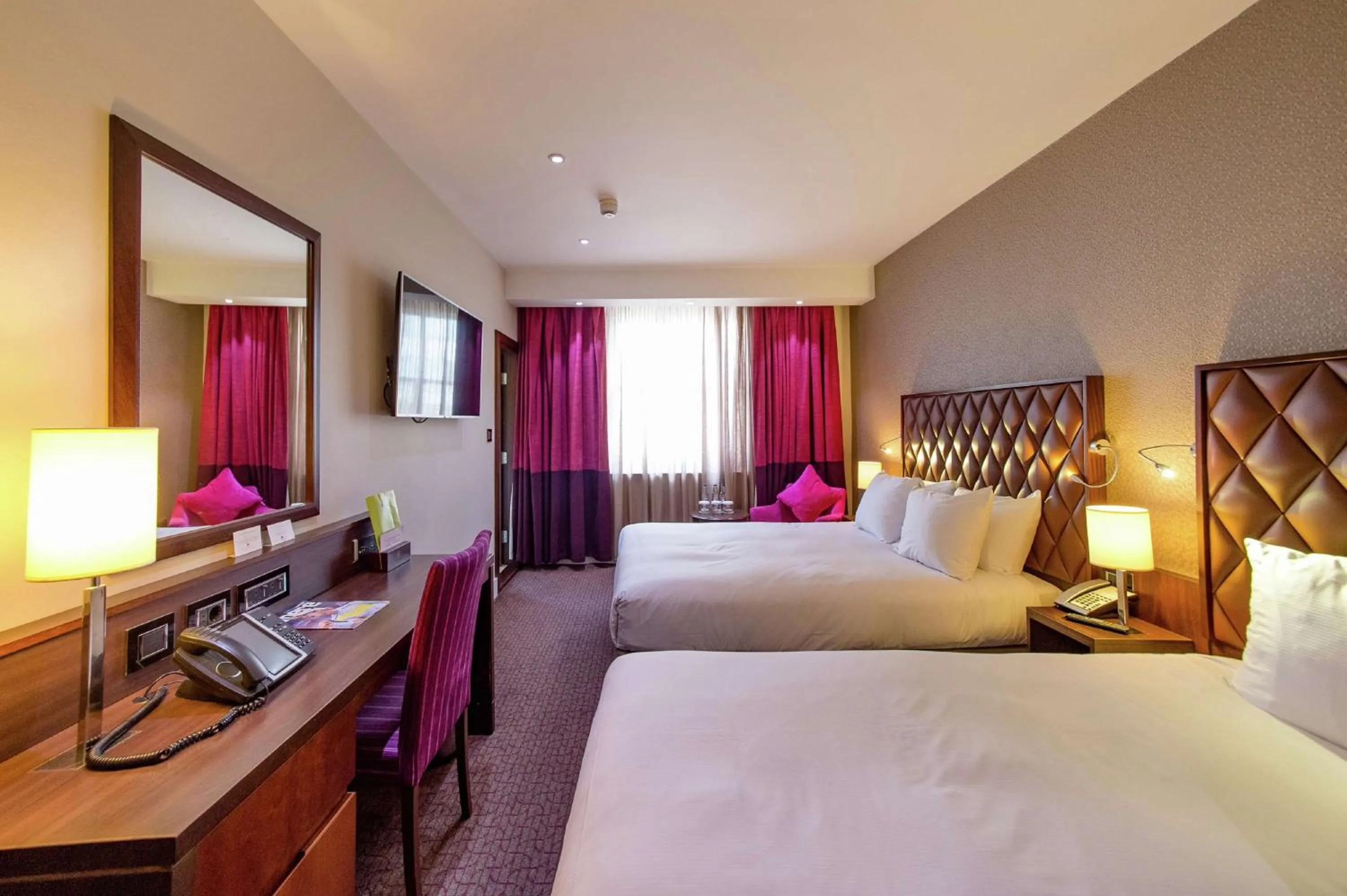 Bedroom, Bed in DoubleTree by Hilton Hotel London - Marble Arch