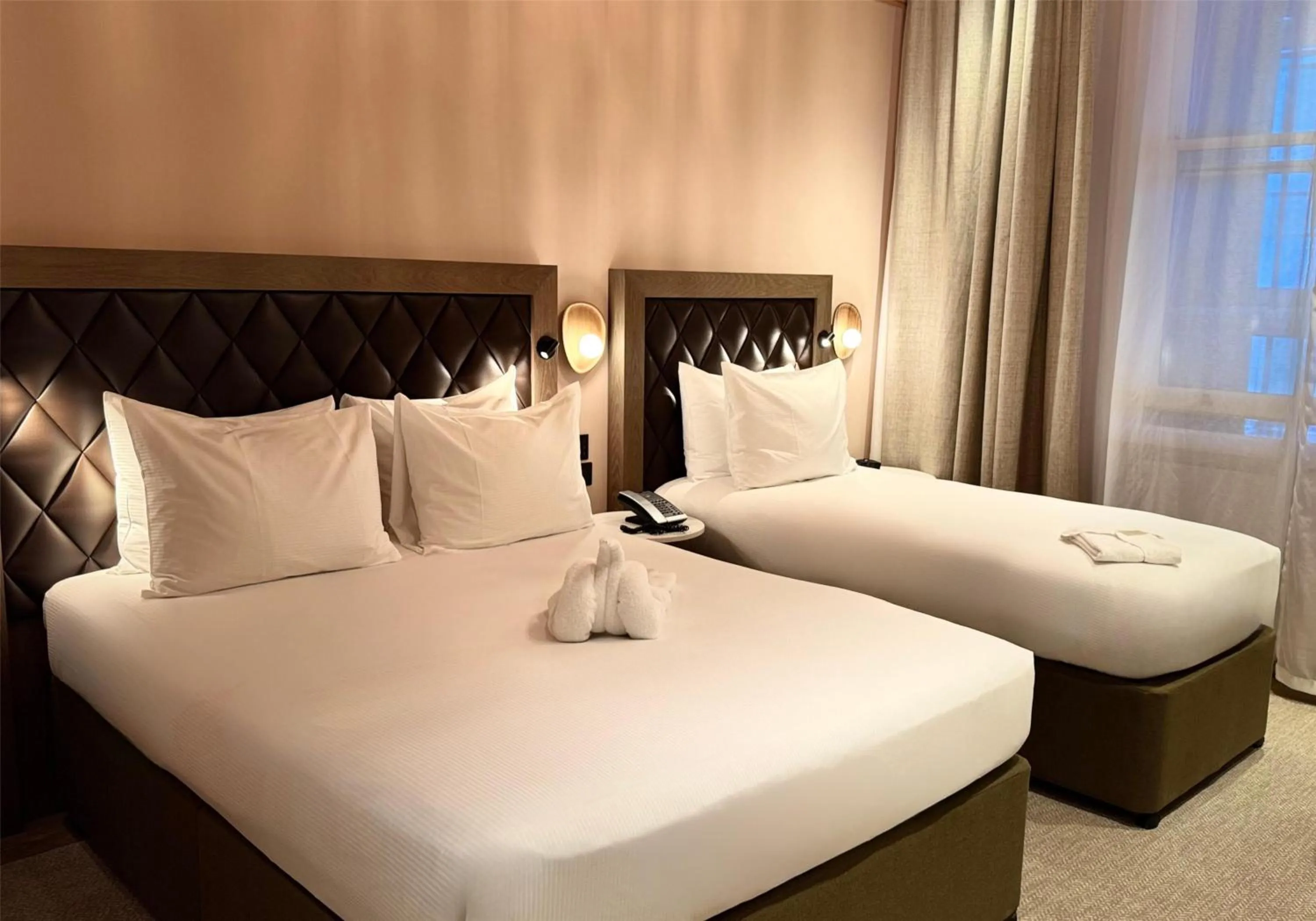 Bed in DoubleTree by Hilton Hotel London - Marble Arch