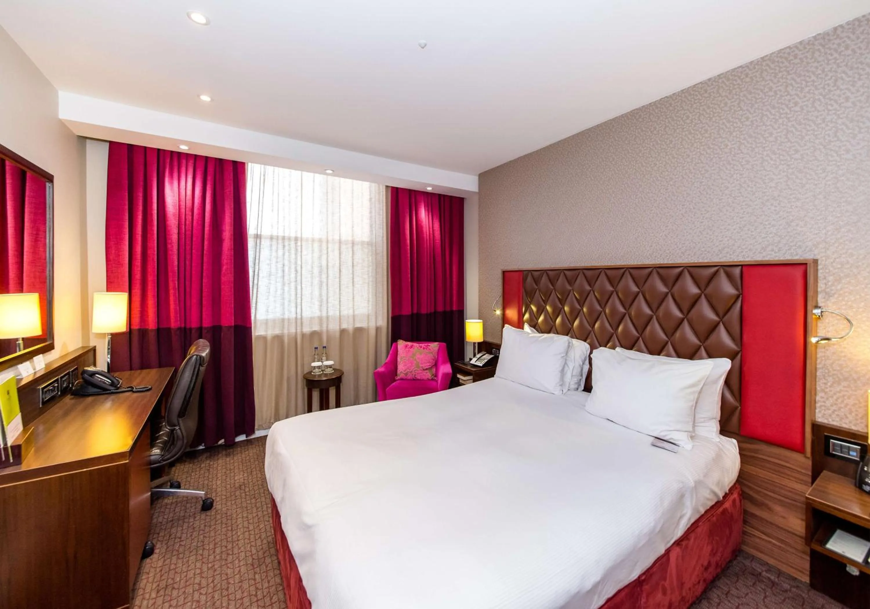 Bedroom, Bed in DoubleTree by Hilton Hotel London - Marble Arch