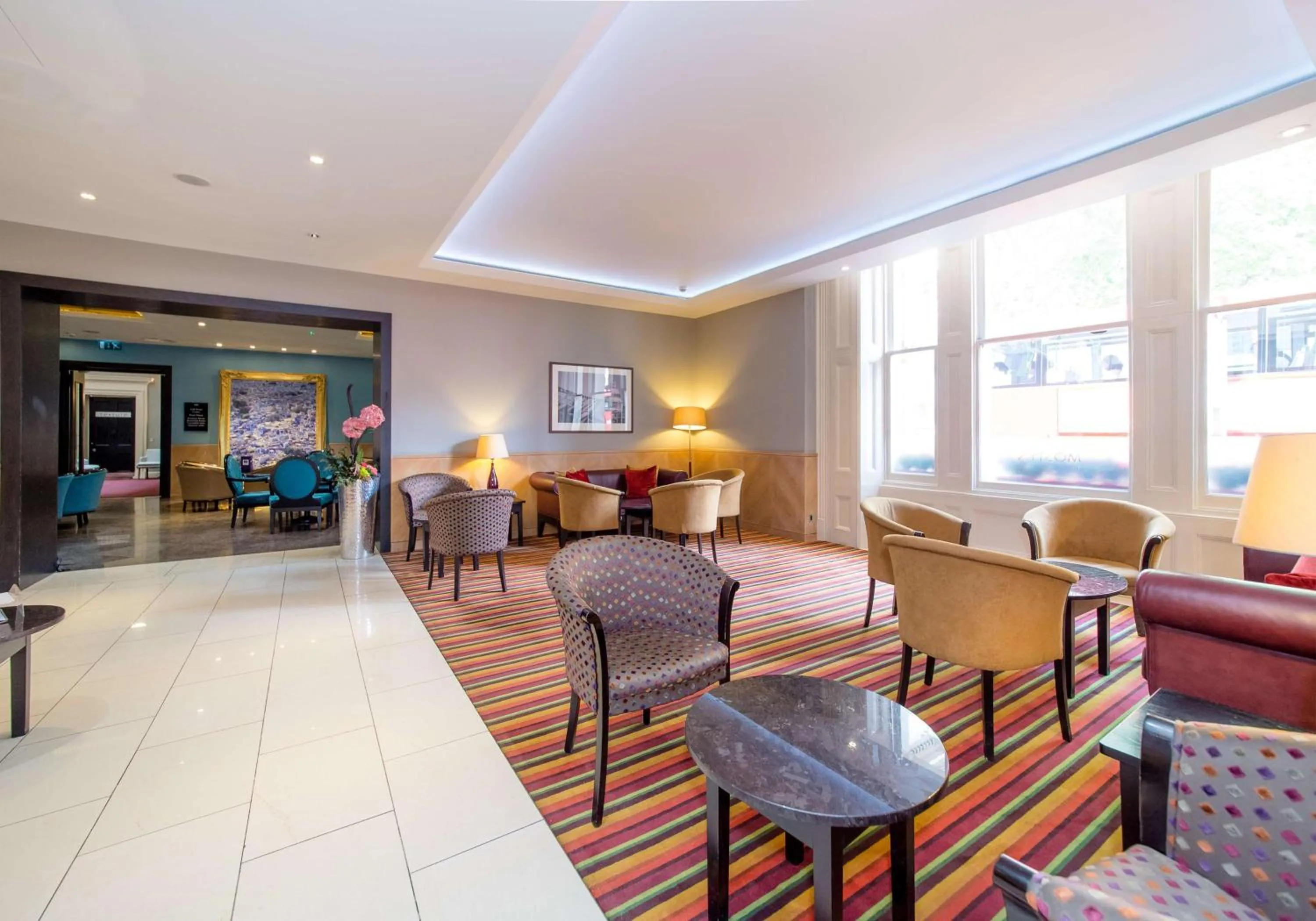 Communal lounge/ TV room in DoubleTree by Hilton Hotel London - Marble Arch