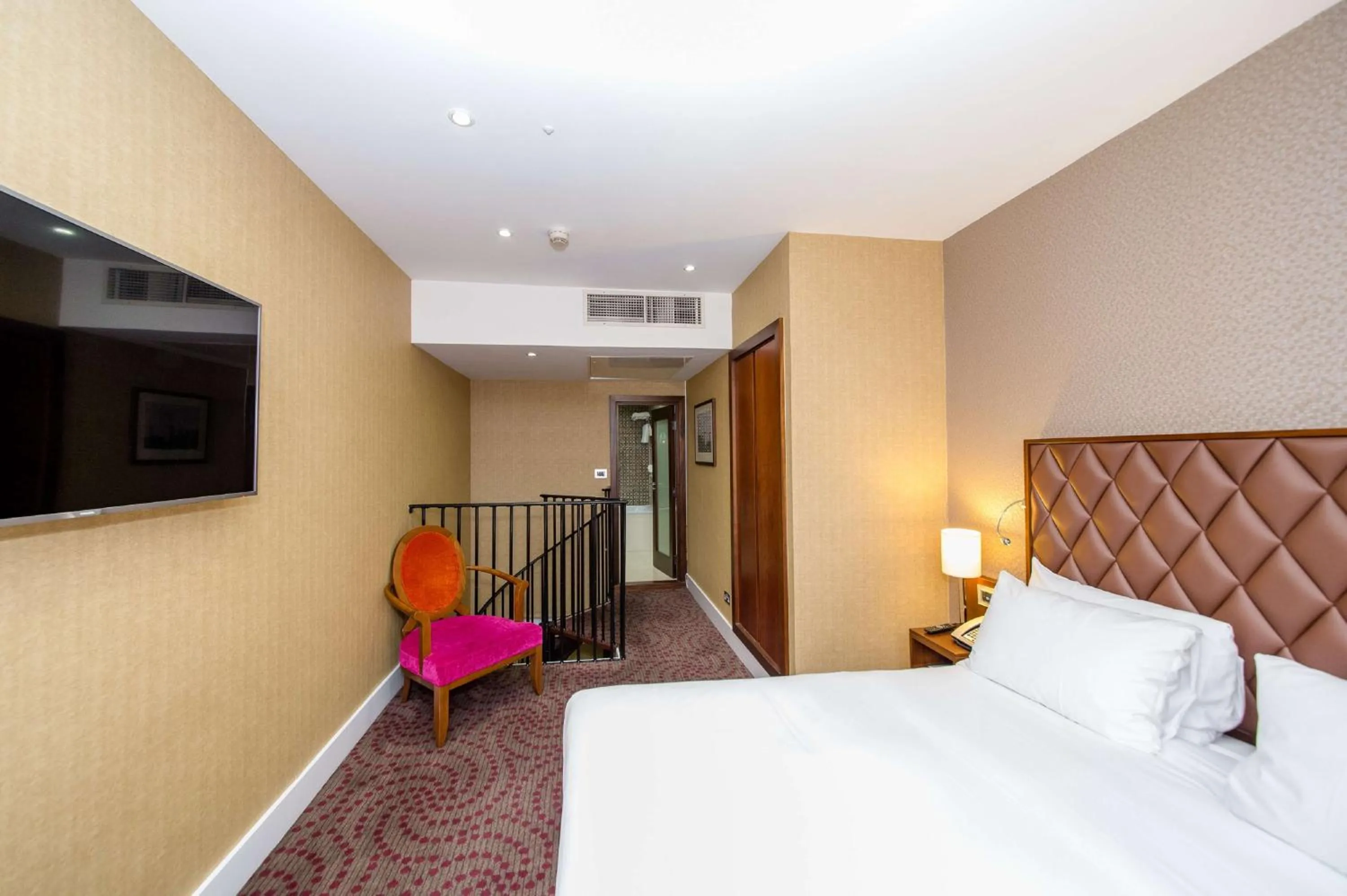 Bedroom, Bed in DoubleTree by Hilton Hotel London - Marble Arch