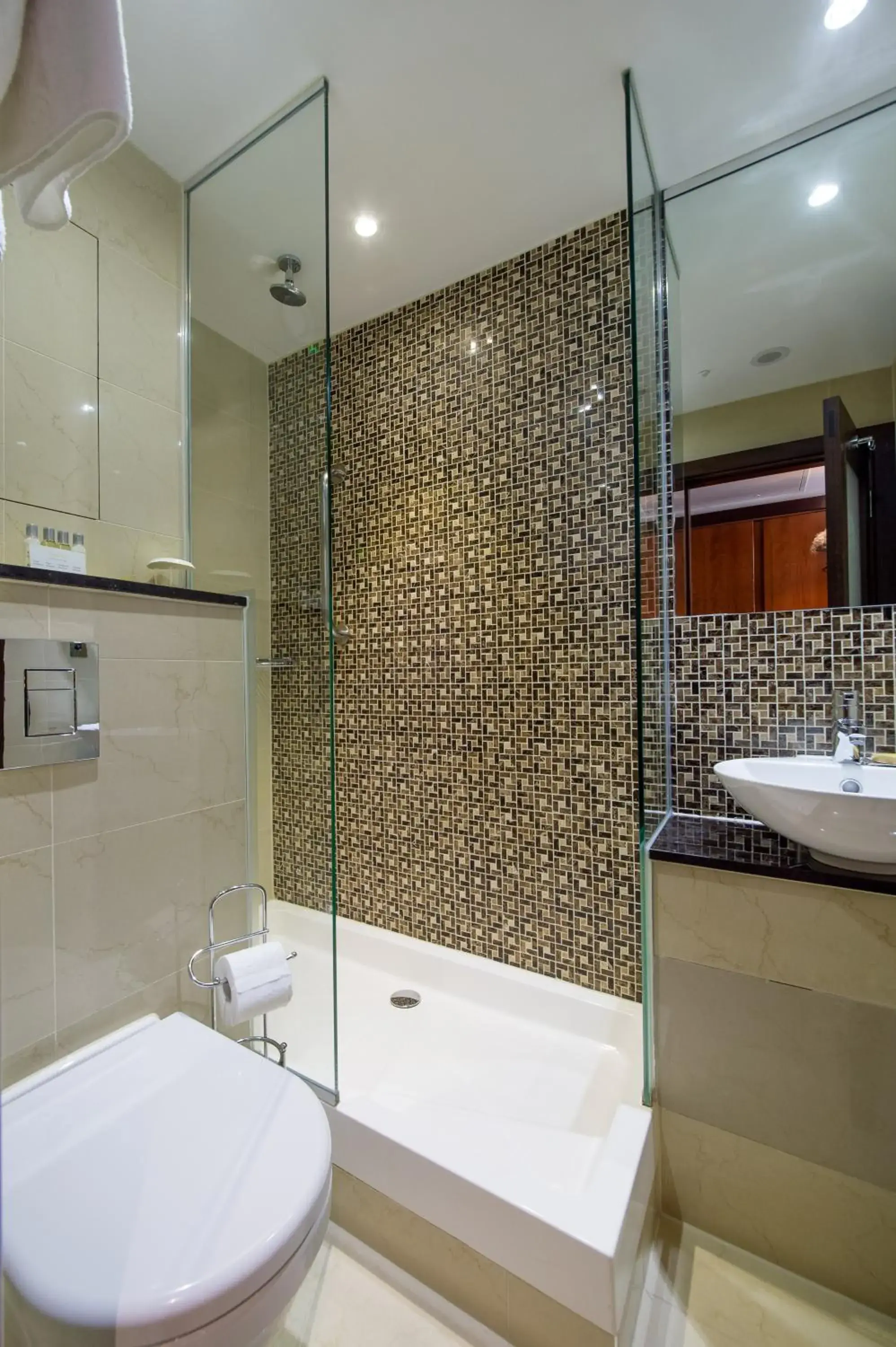 King Guest Room in DoubleTree by Hilton Hotel London - Marble Arch King Guest Room in DoubleTree by Hilton Hotel London - Marble Arch