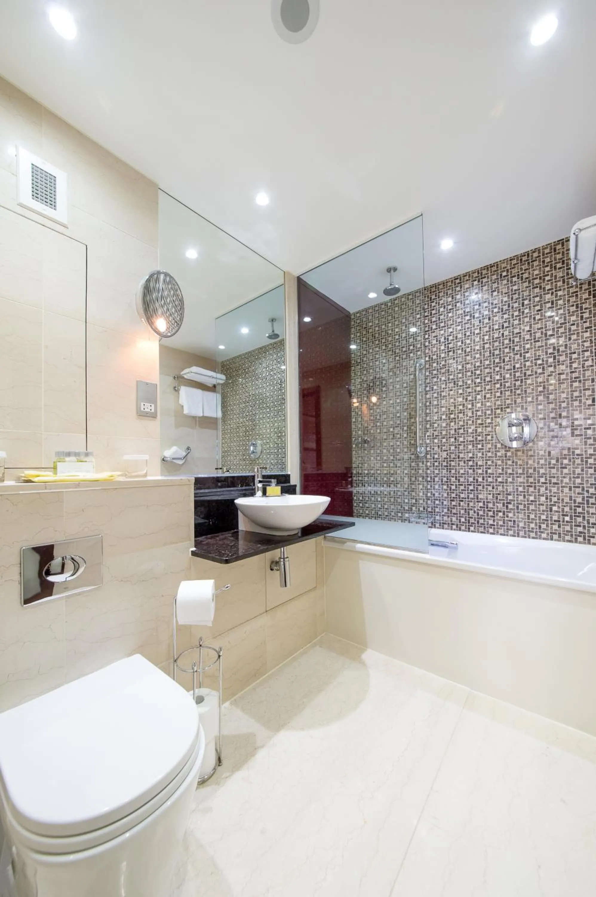 Toilet in DoubleTree by Hilton Hotel London - Marble Arch