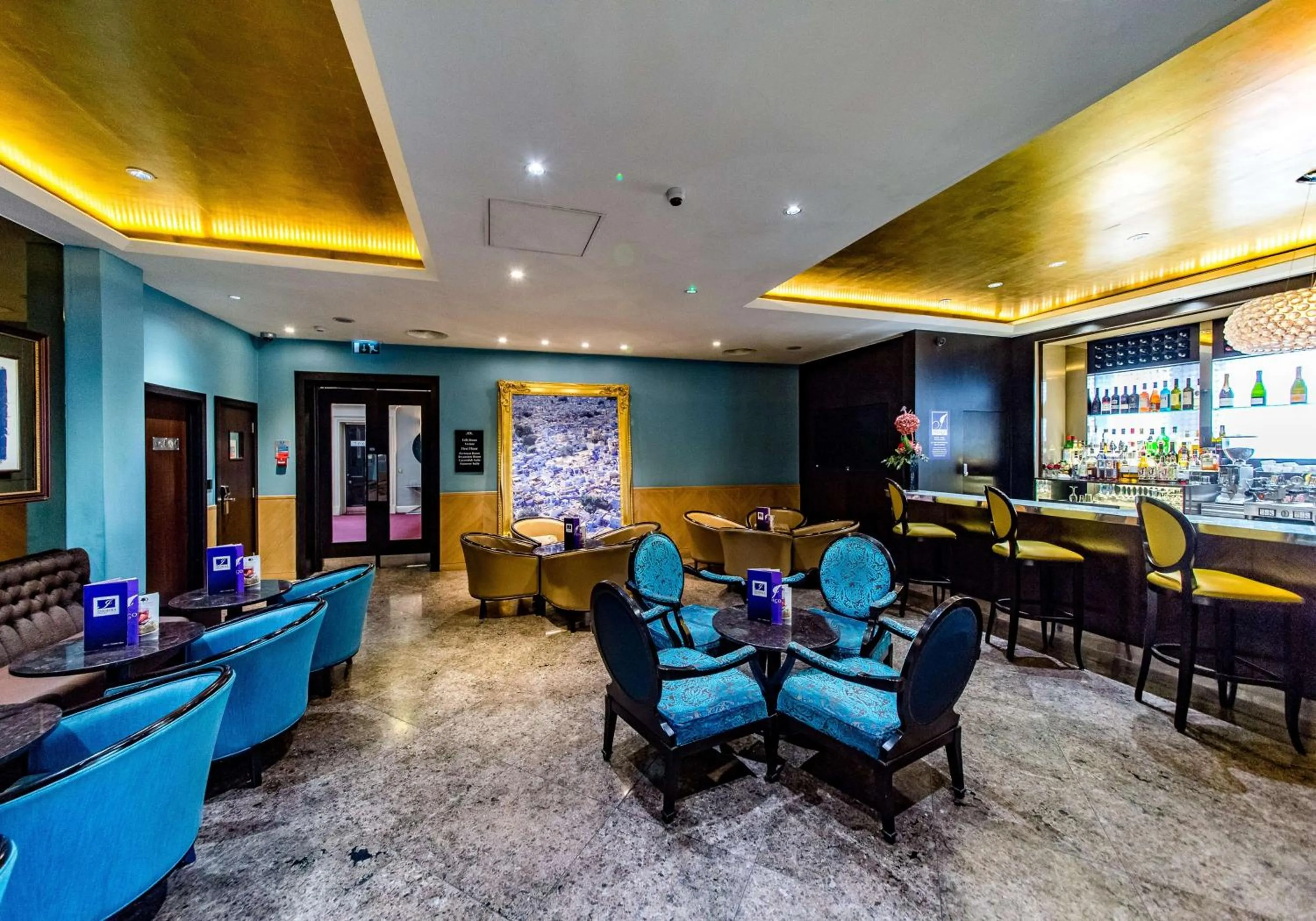 Lounge or bar in DoubleTree by Hilton Hotel London - Marble Arch