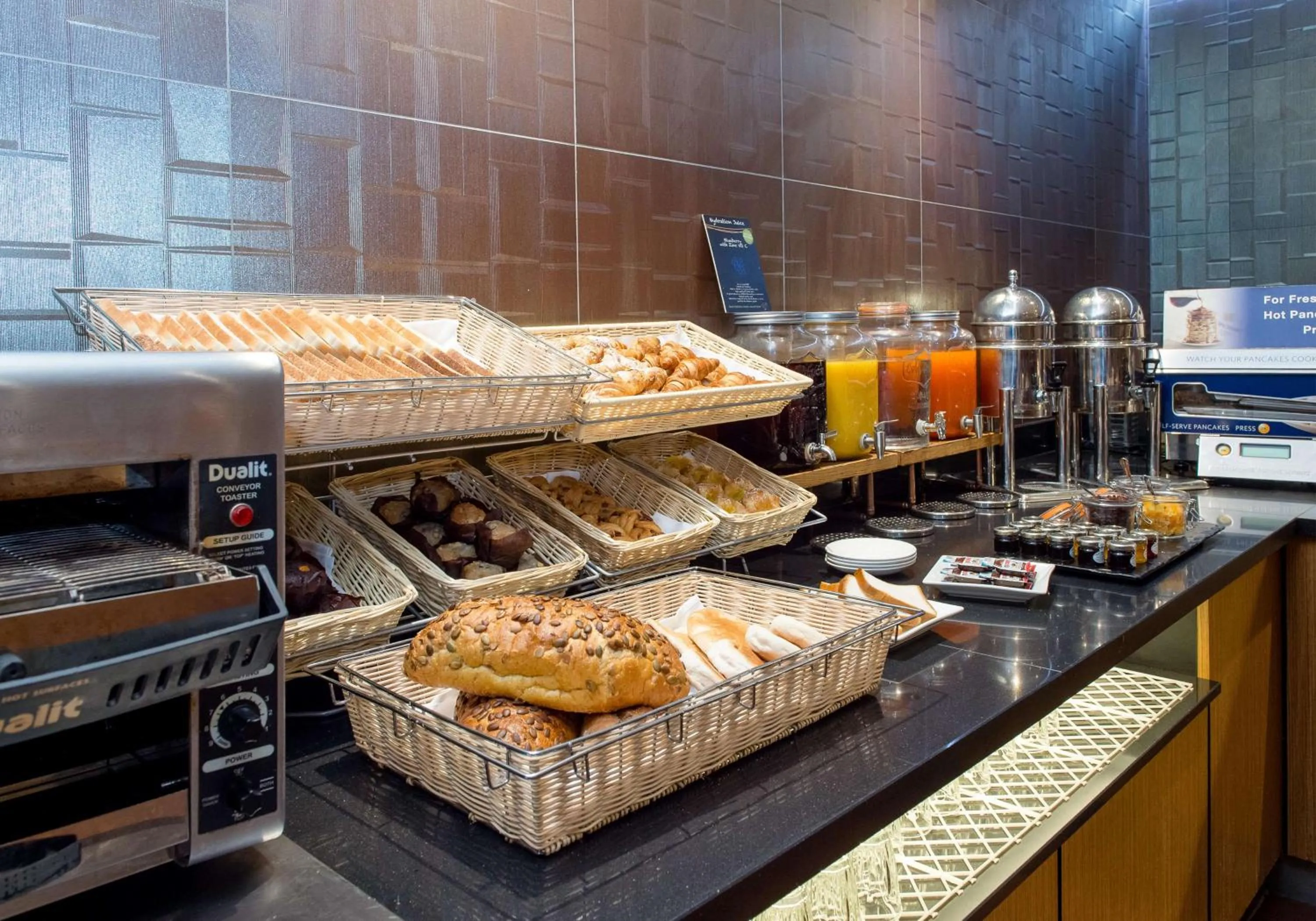 Breakfast in DoubleTree by Hilton Hotel London - Marble Arch