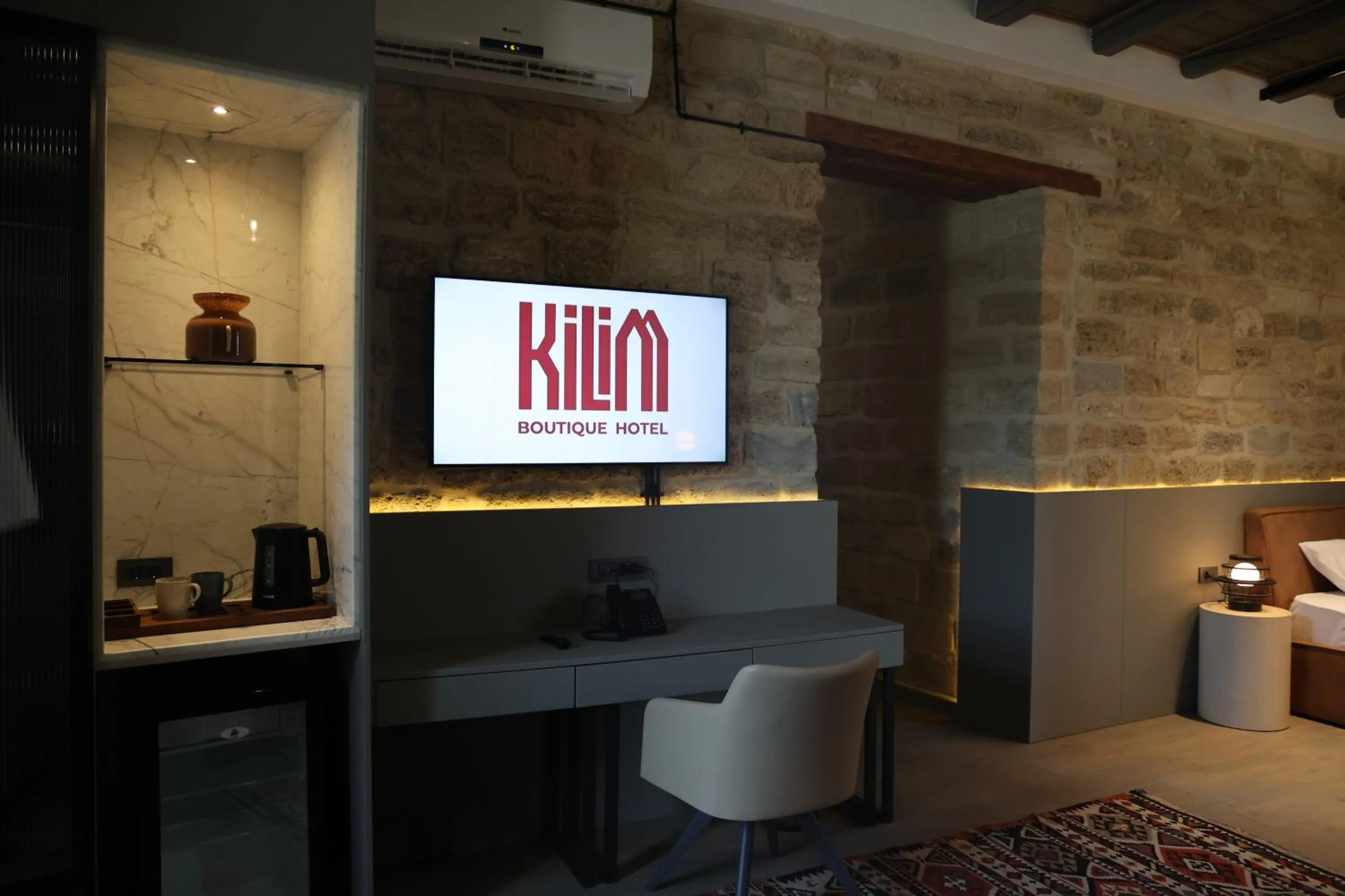 TV and multimedia in Kilim Boutique Hotel