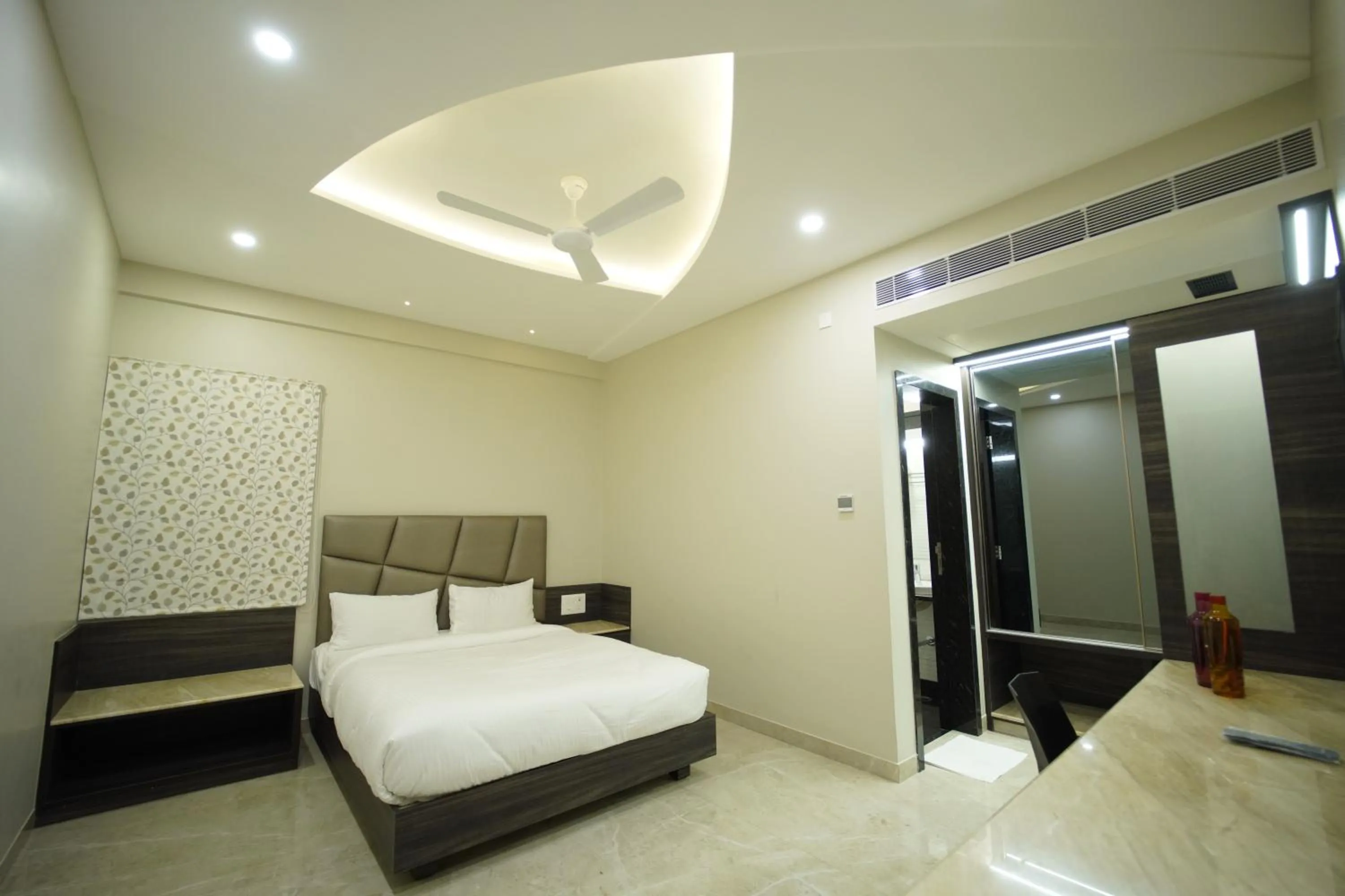 Photo of the whole room in Sun Shine Hotel