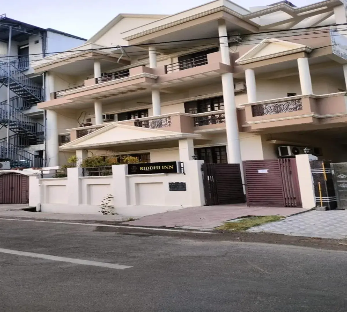 Property building in Riddhi Inn Property building in Riddhi Inn