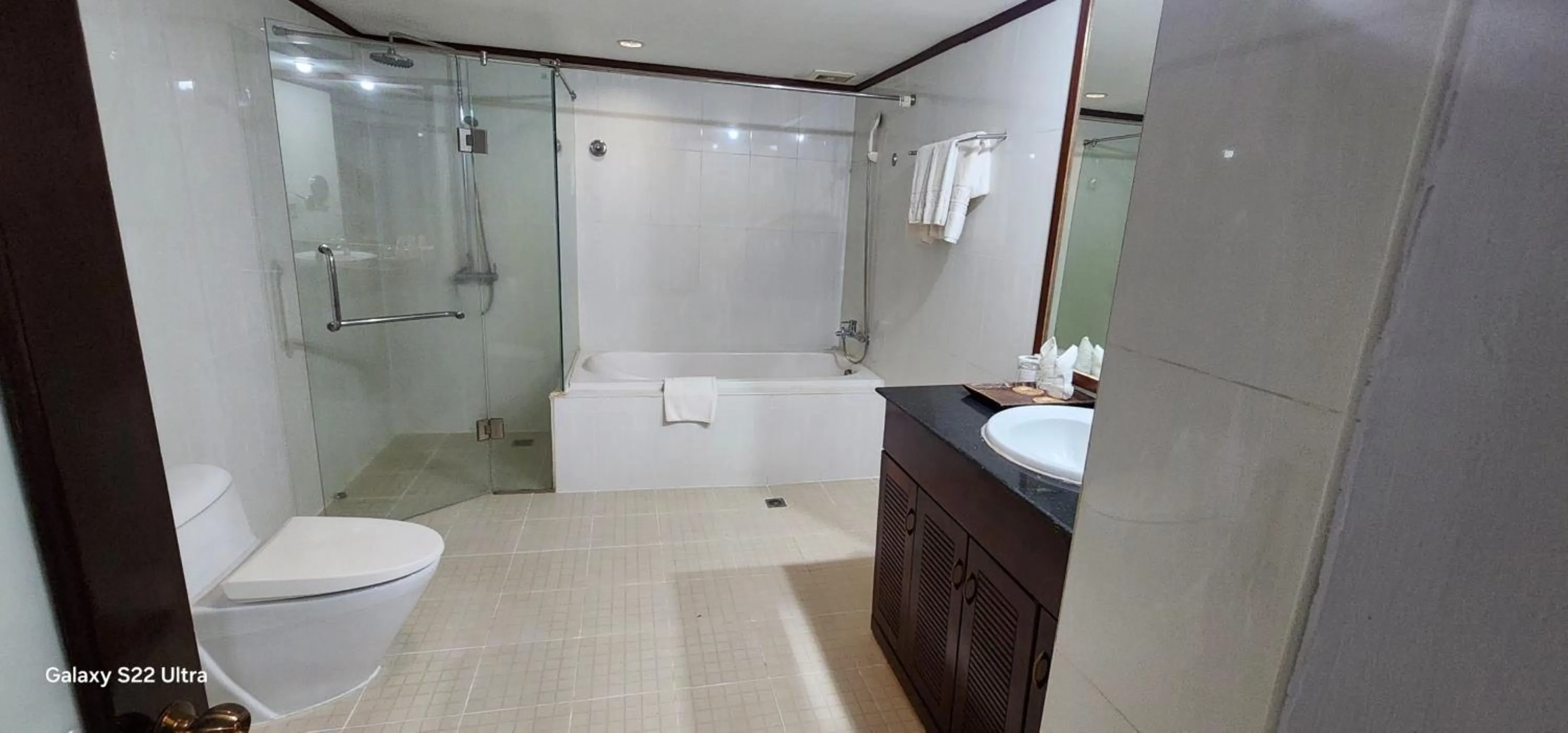 Bathroom in EG Paradise Angkor Villa Hotel