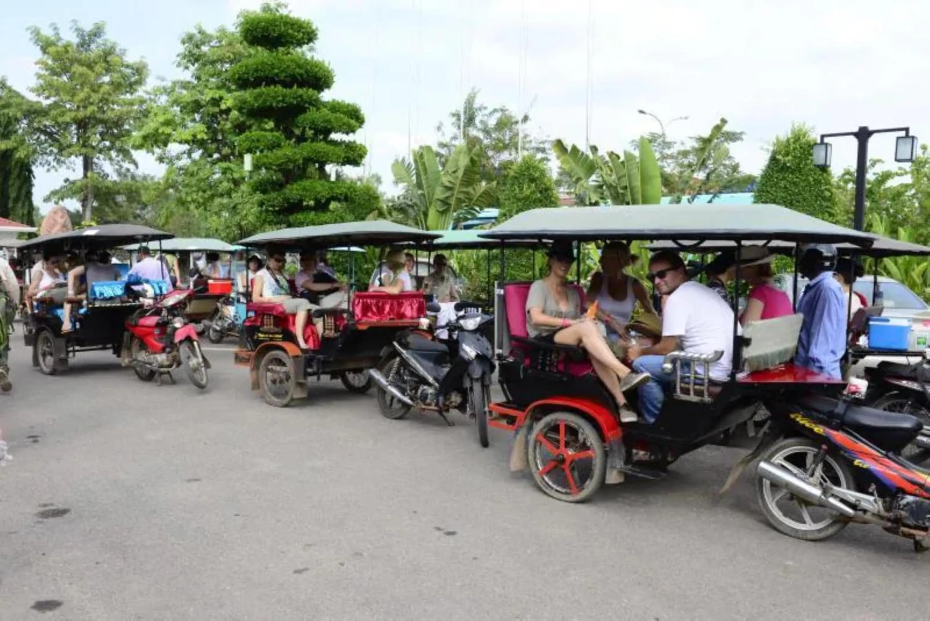 Cycling in EG Paradise Angkor Villa Hotel