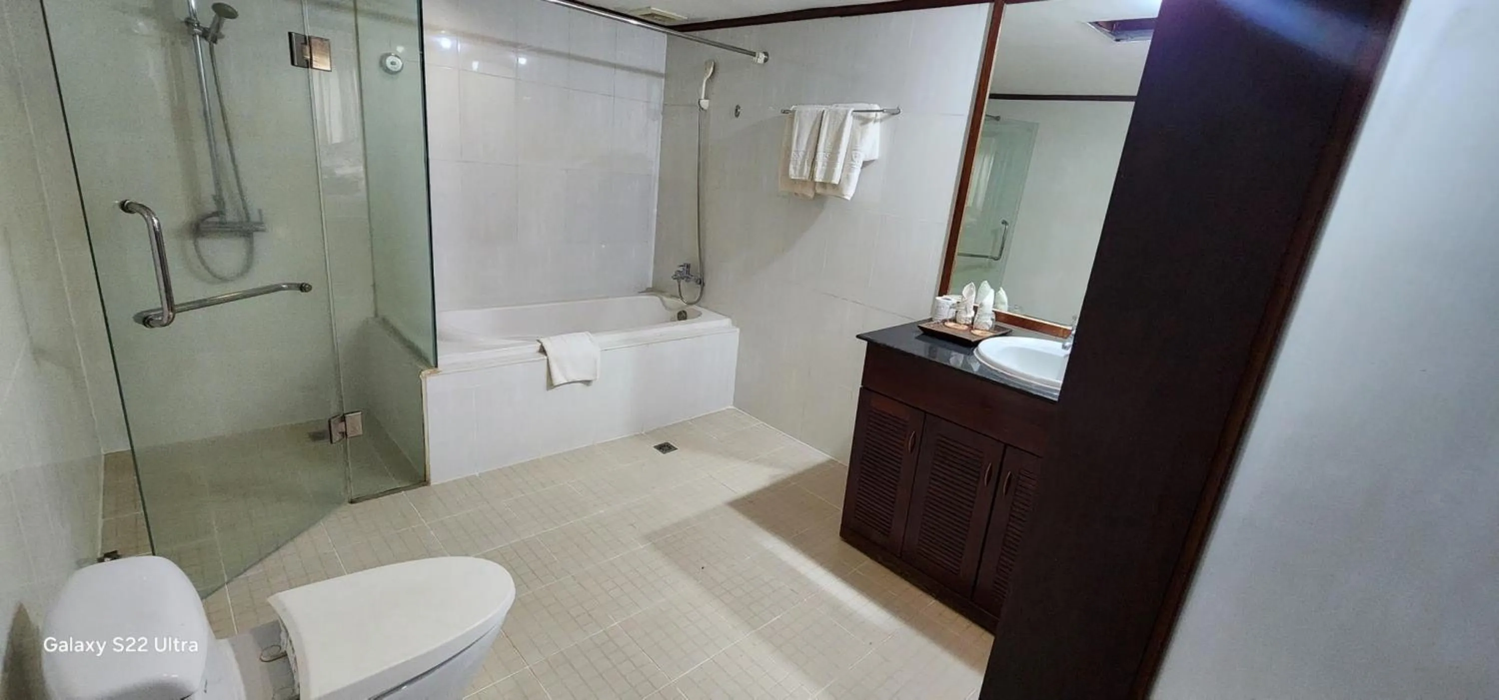 Bath in EG Paradise Angkor Villa Hotel