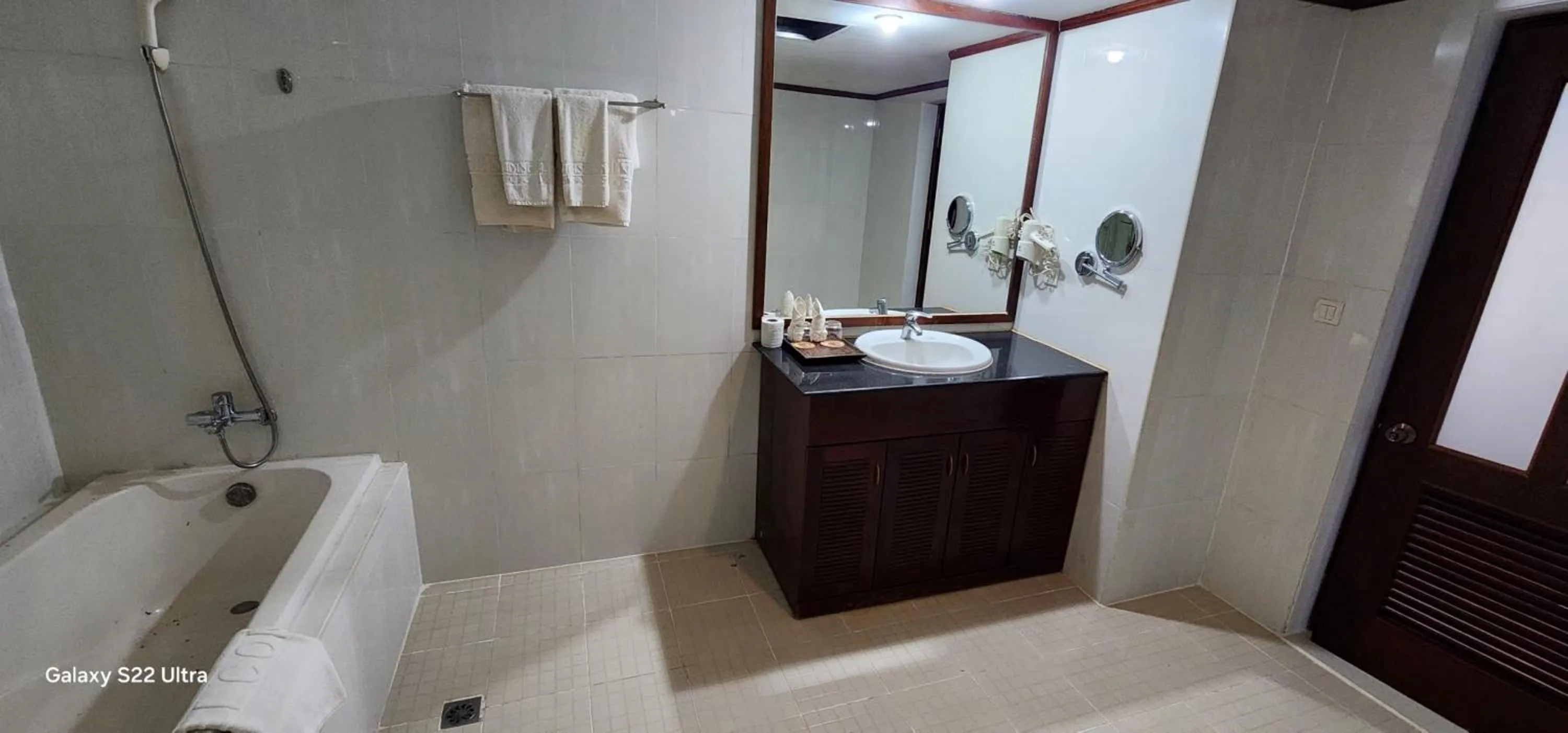 Bathroom, Bed in EG Paradise Angkor Villa Hotel