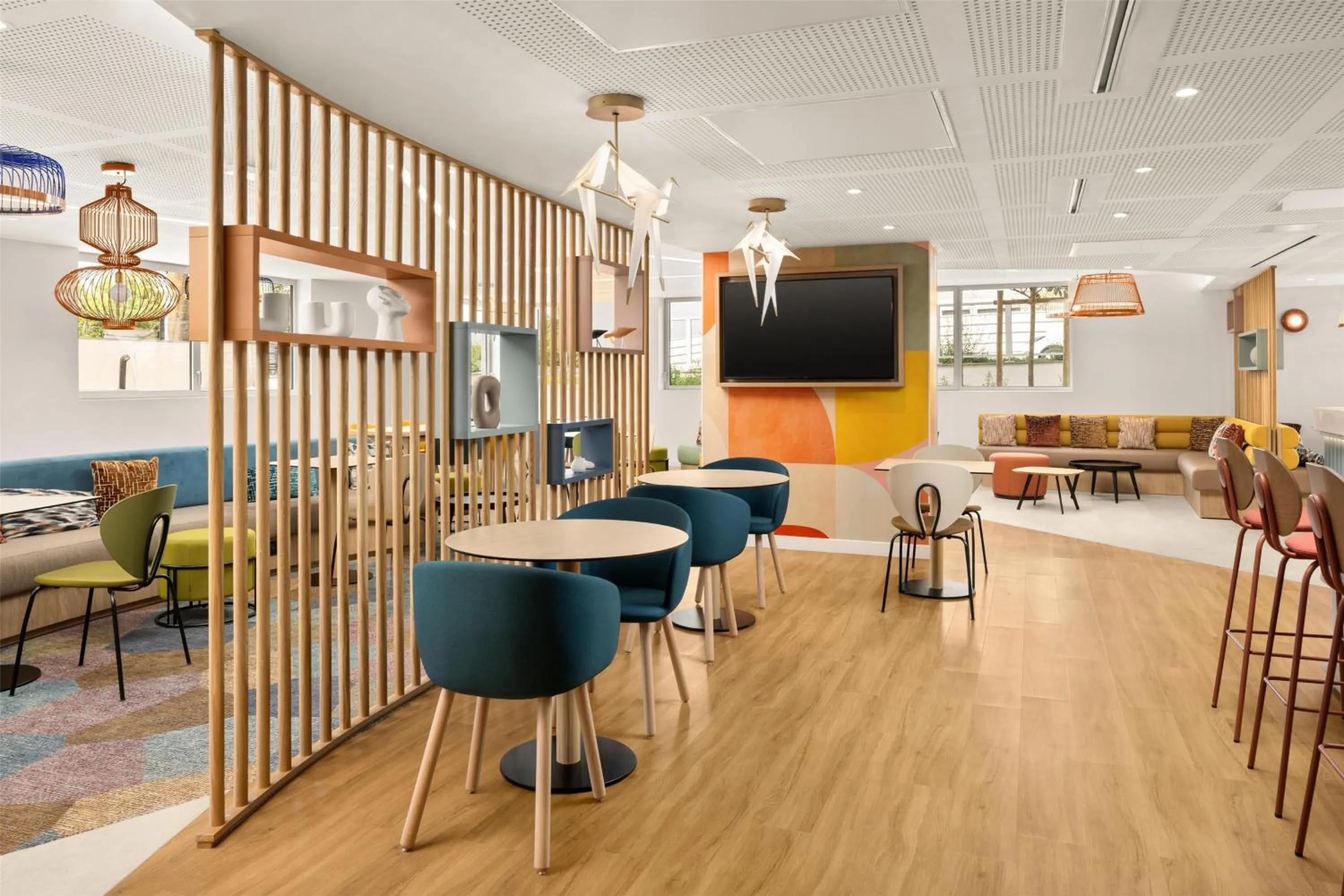 Restaurant/places to eat in Hampton By Hilton Paris Charles De Gaulle Airport