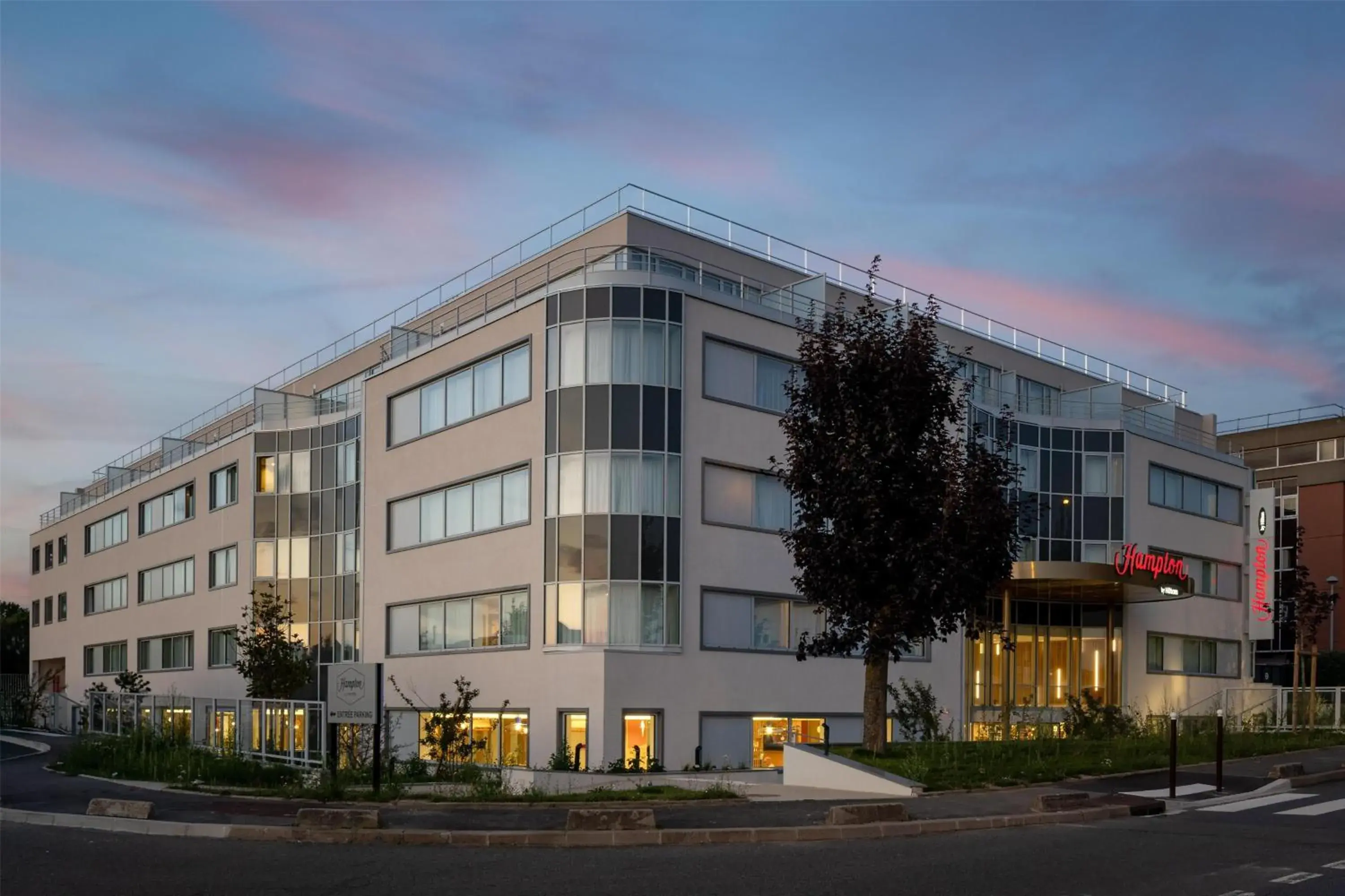 Property building in Hampton By Hilton Paris Charles De Gaulle Airport Property building in Hampton By Hilton Paris Charles De Gaulle Airport