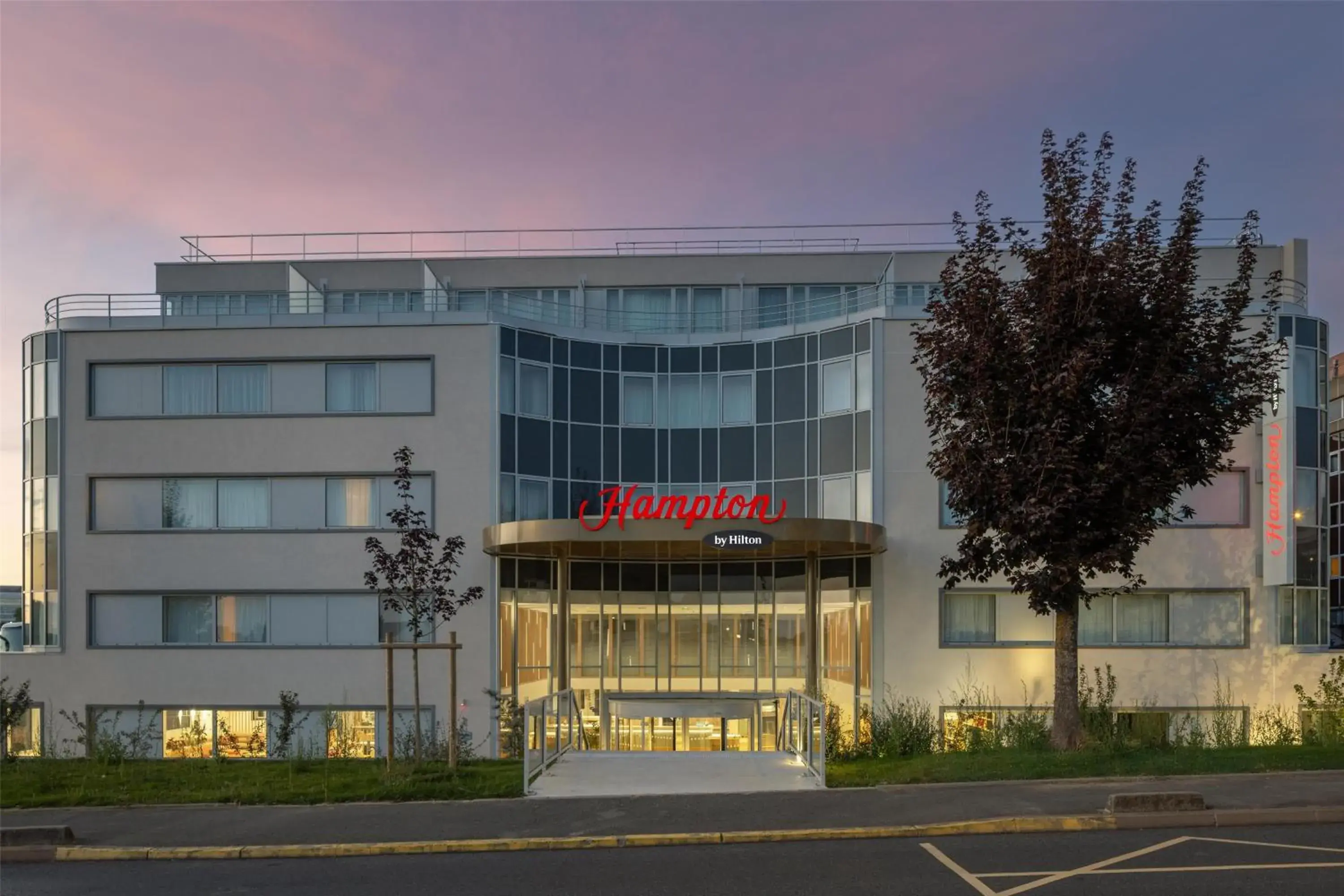 Property building in Hampton By Hilton Paris Charles De Gaulle Airport Property building in Hampton By Hilton Paris Charles De Gaulle Airport