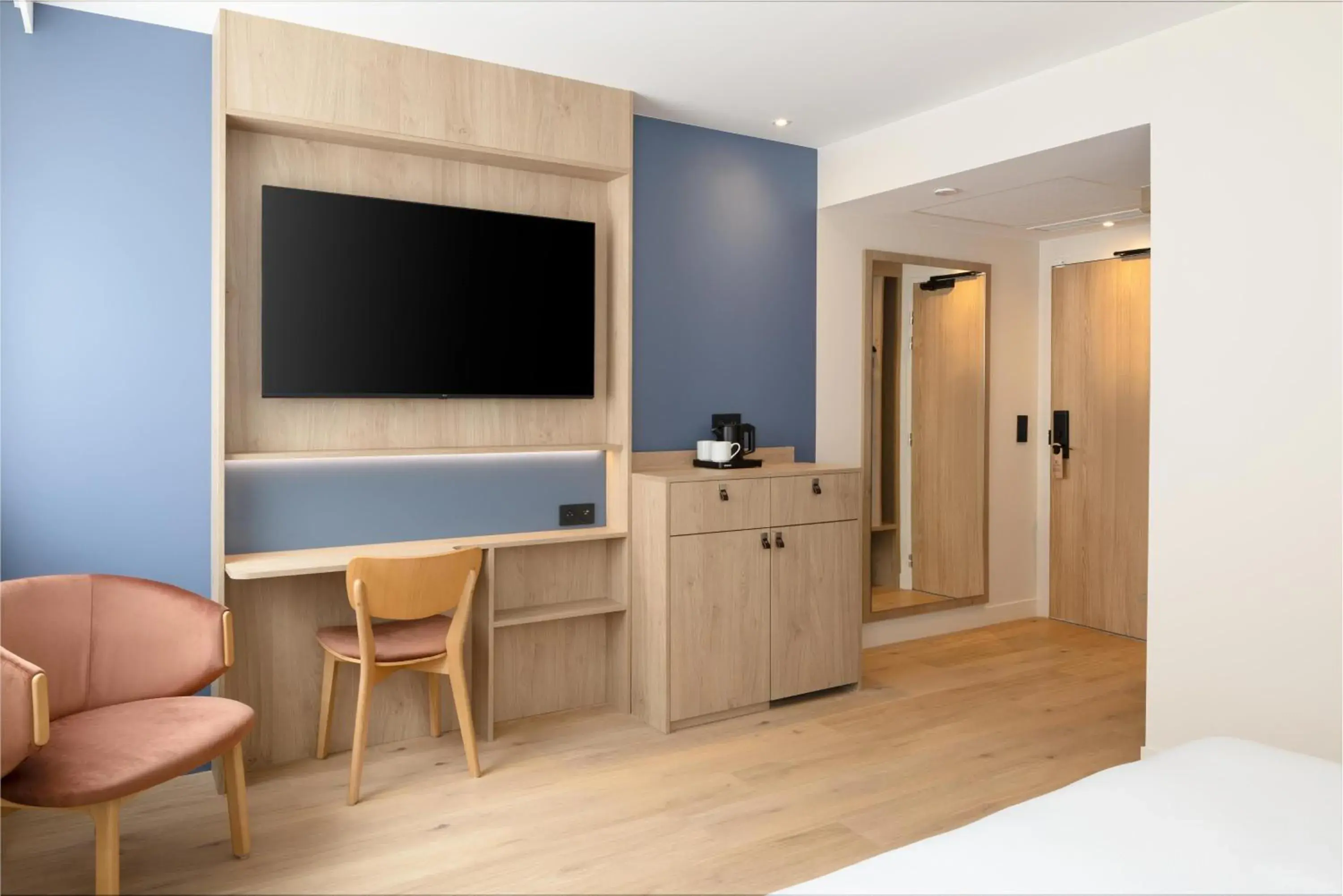 Bed in Hampton By Hilton Paris Charles De Gaulle Airport Bed in Hampton By Hilton Paris Charles De Gaulle Airport