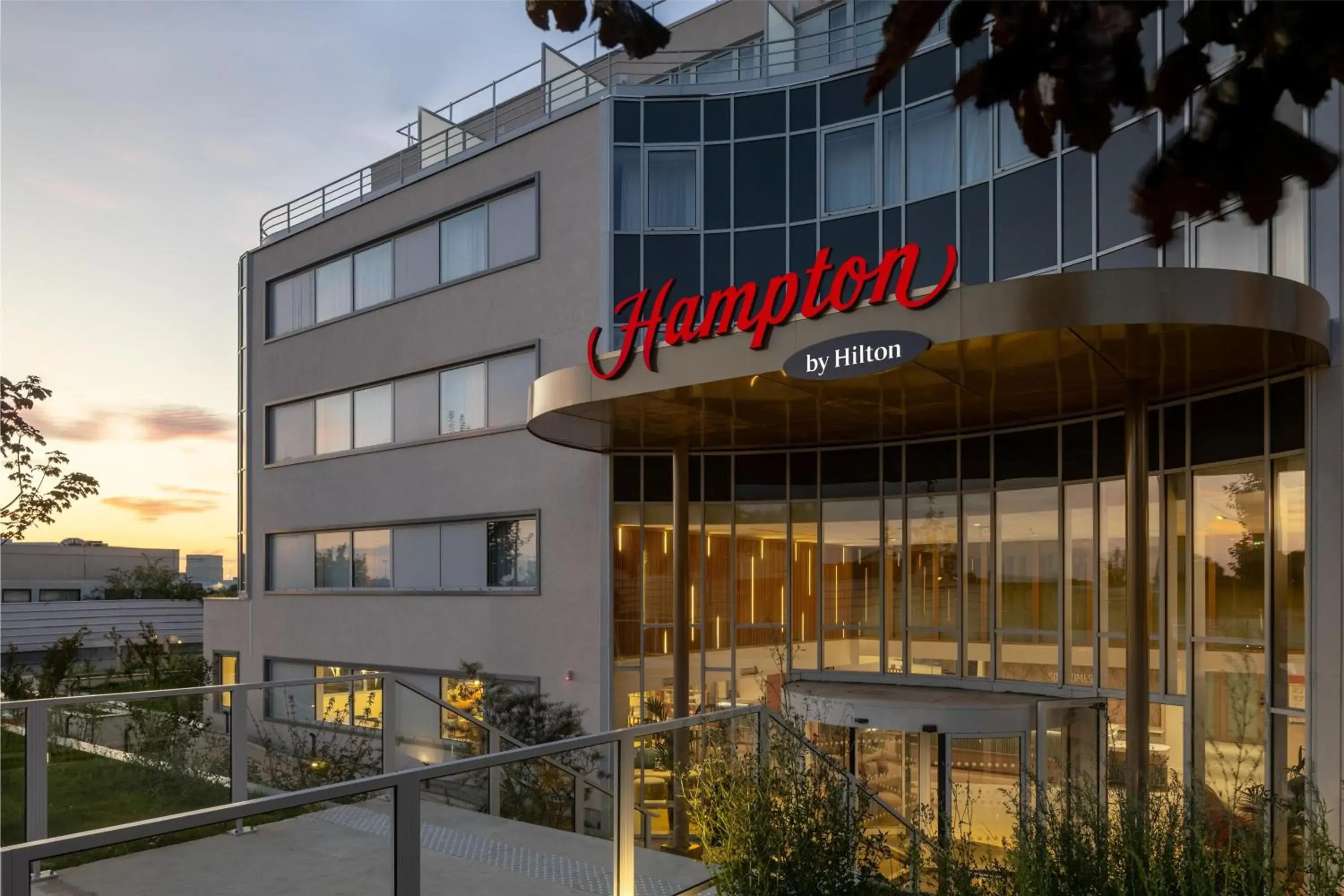 Property building in Hampton By Hilton Paris Charles De Gaulle Airport Property building in Hampton By Hilton Paris Charles De Gaulle Airport