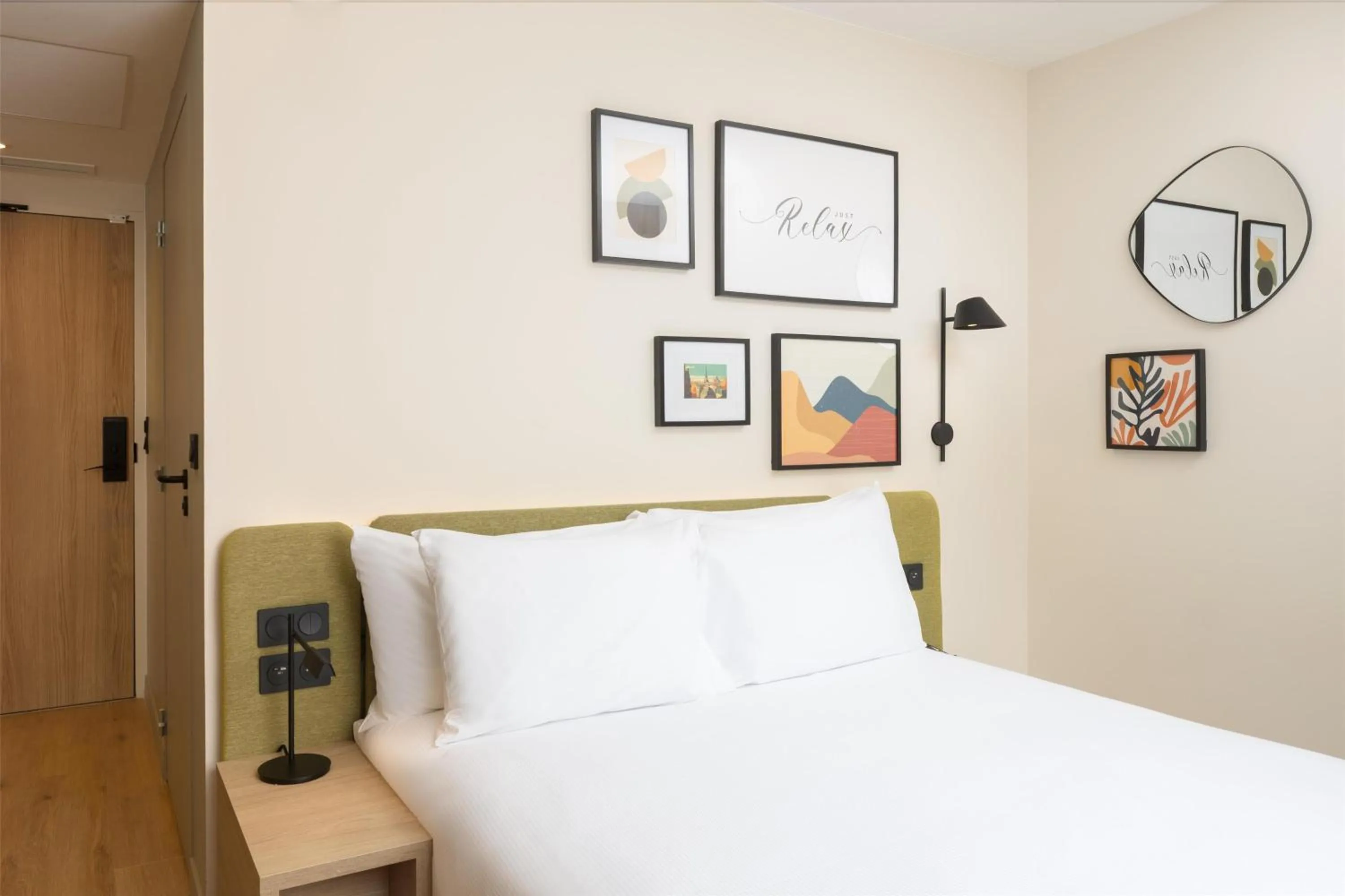 Bed in Hampton By Hilton Paris Charles De Gaulle Airport