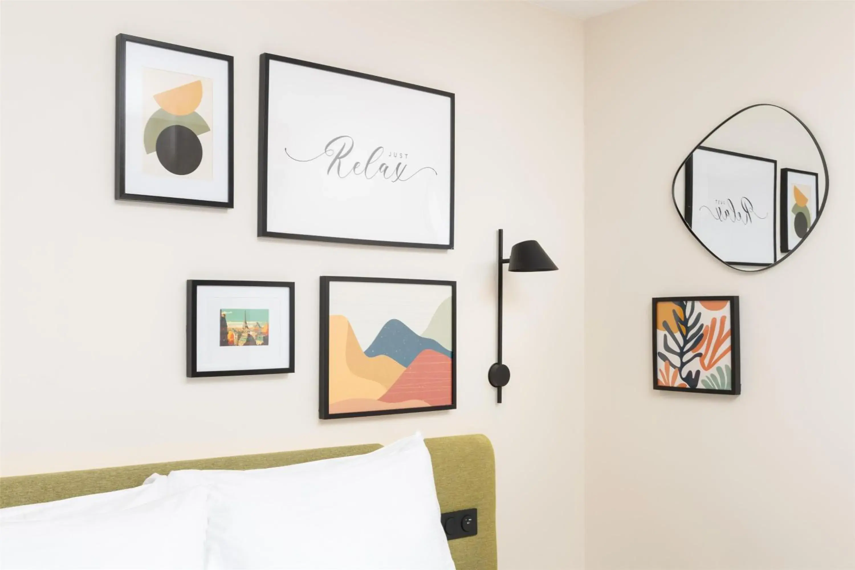 Bed in Hampton By Hilton Paris Charles De Gaulle Airport Bed in Hampton By Hilton Paris Charles De Gaulle Airport