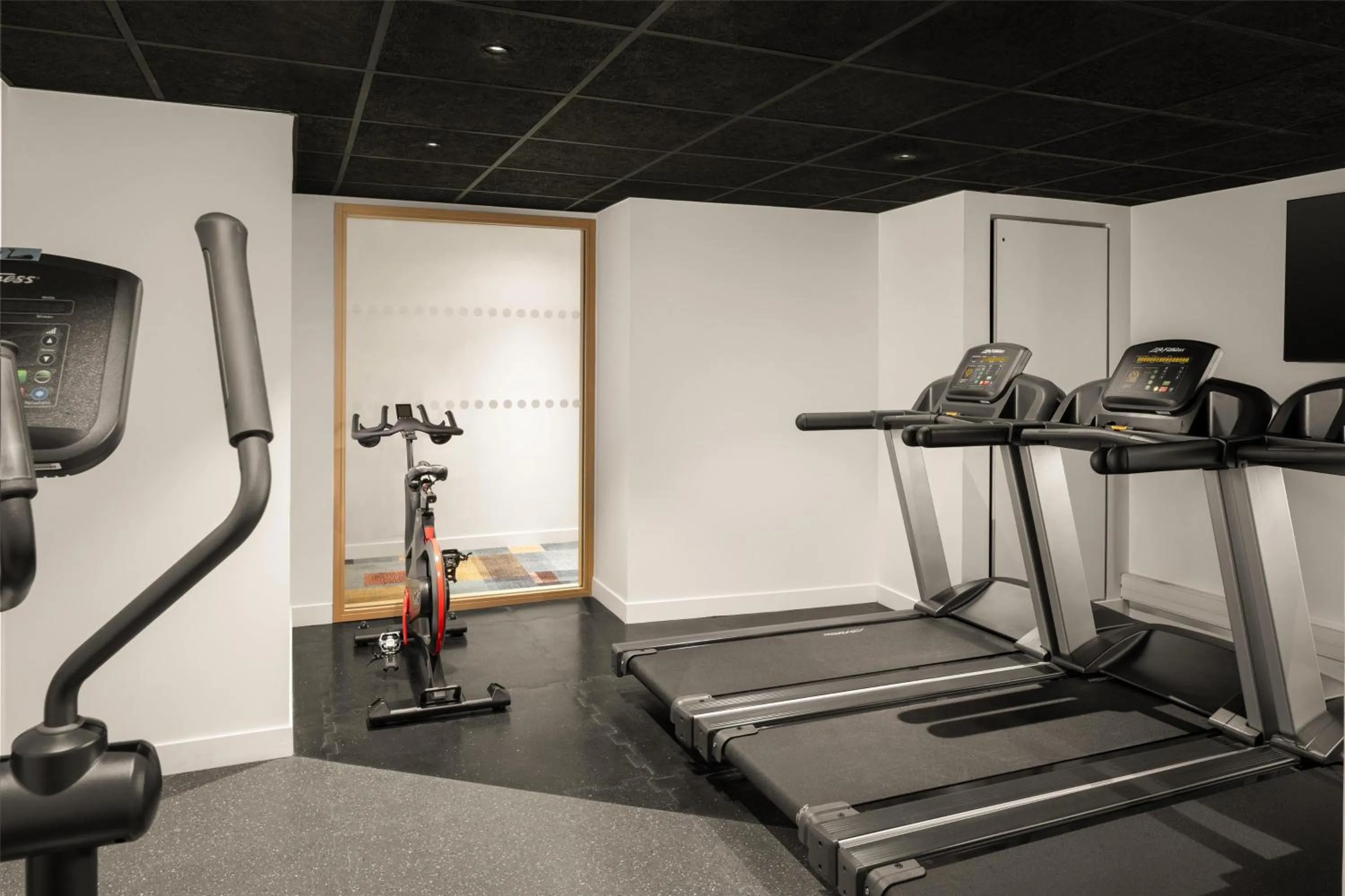 Fitness centre/facilities in Hampton By Hilton Paris Charles De Gaulle Airport