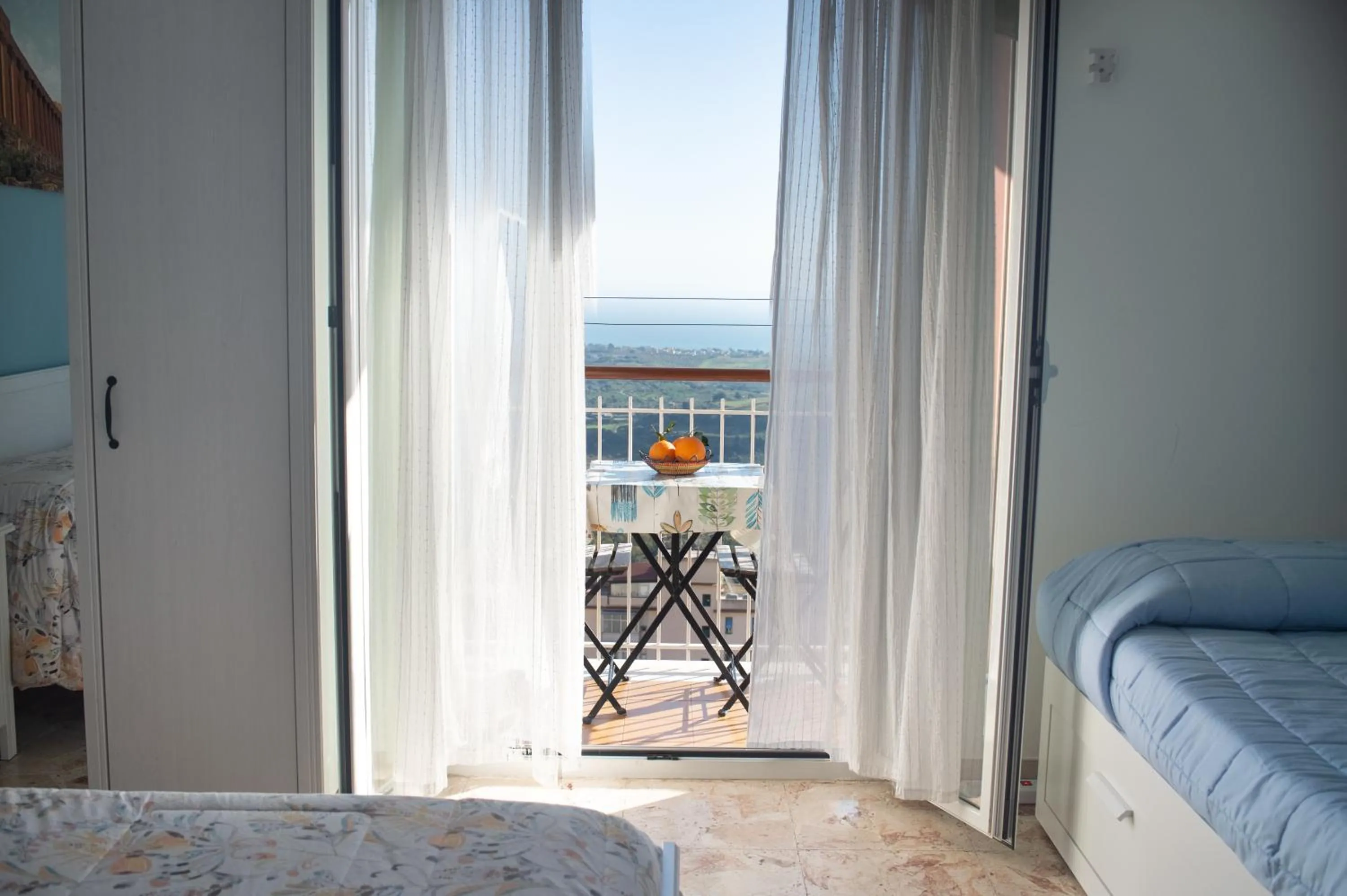 Balcony/Terrace, Bed in B&B MiraValle Agrigento