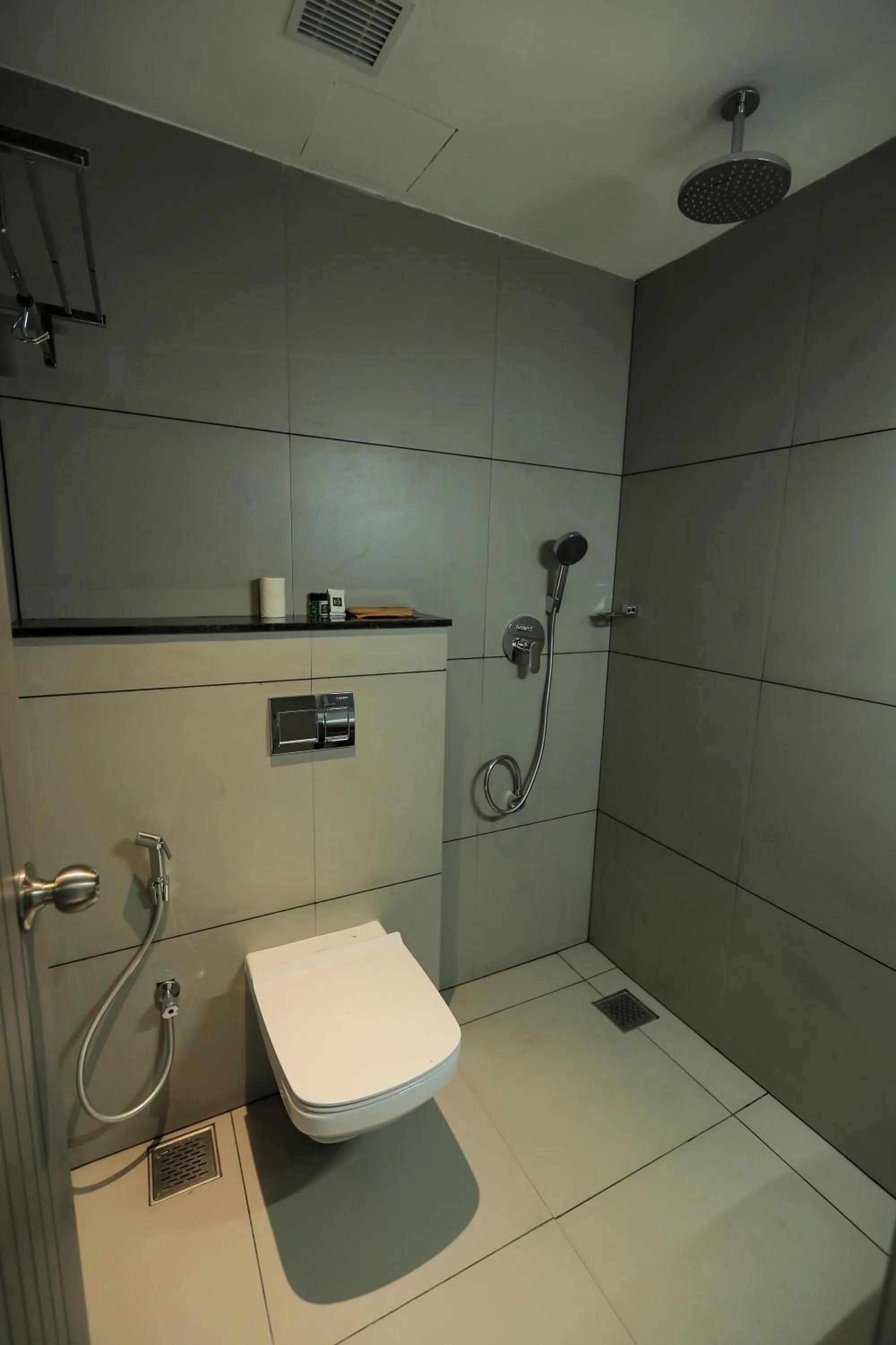 Shower in Mount Land