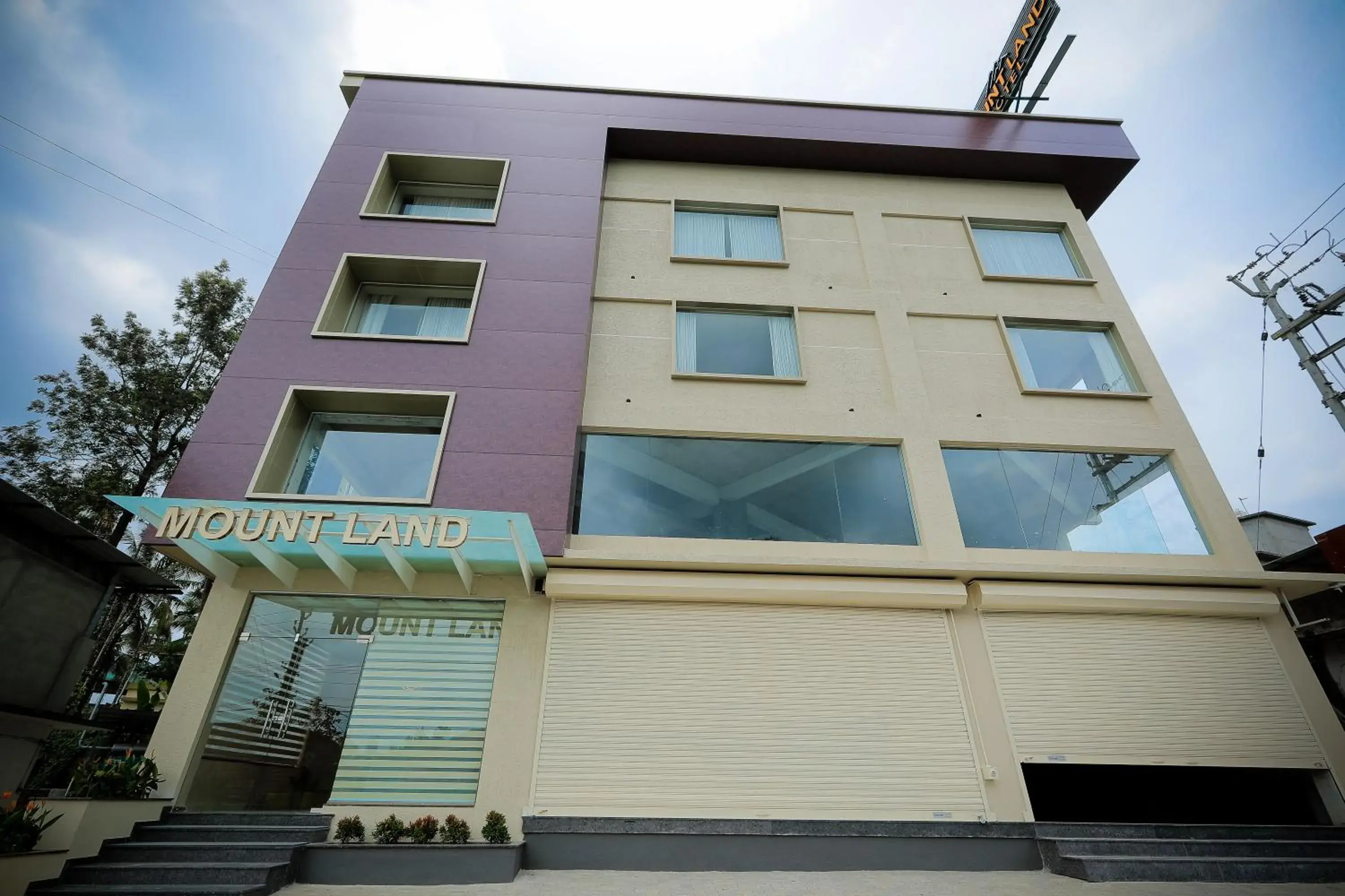 Property building in Mount Land Property building in Mount Land