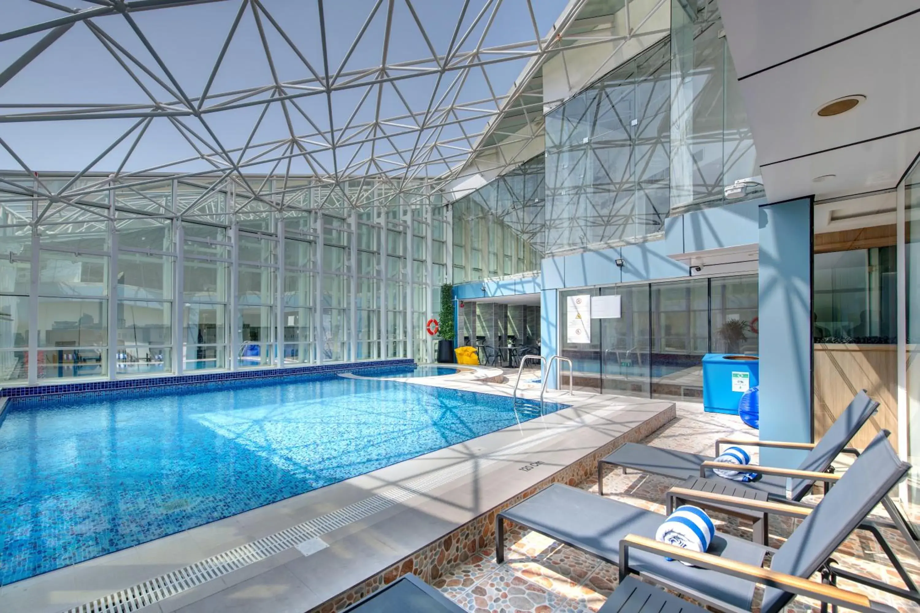 Swimming pool in La Quinta by Wyndham Abu Dhabi Al Wahda Swimming pool in La Quinta by Wyndham Abu Dhabi Al Wahda