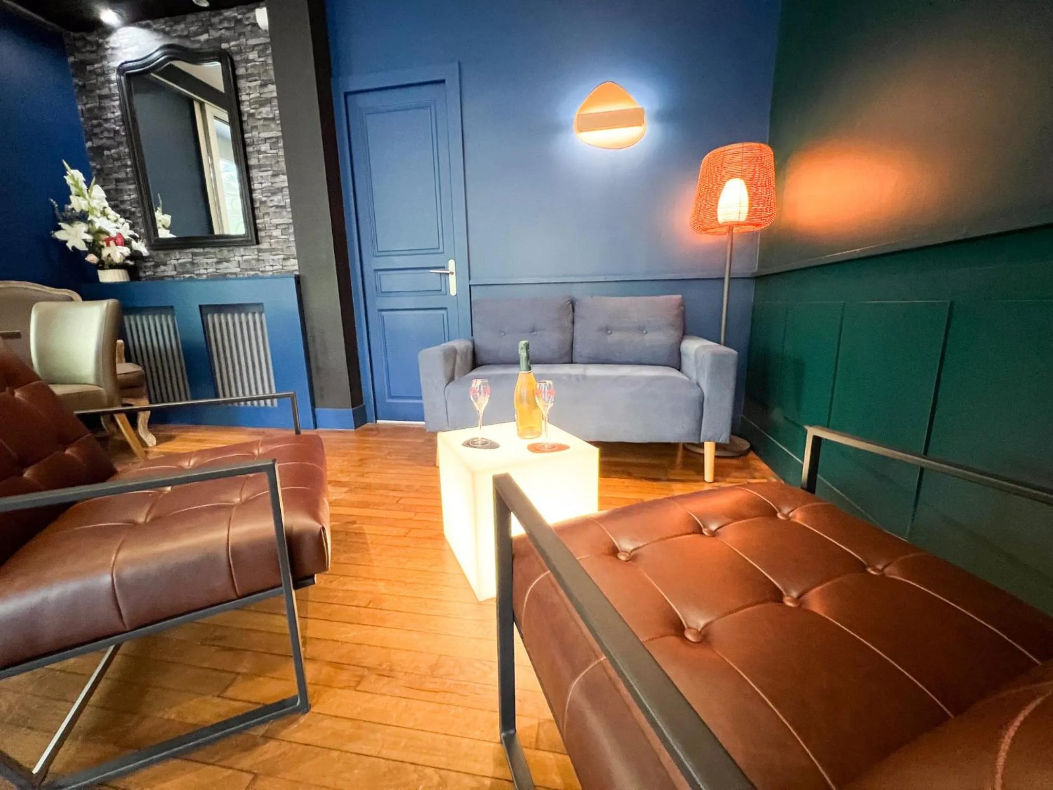 Property building in Hôtel Spa & Restaurant Ô Pervenches