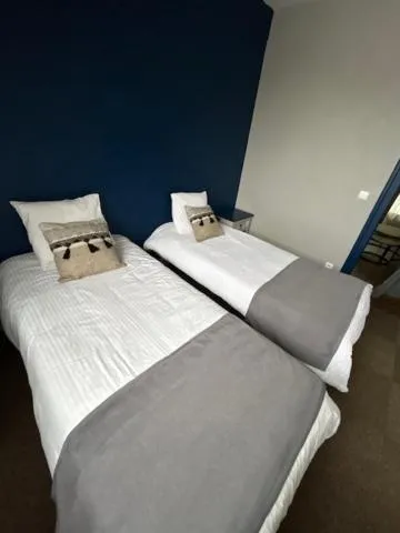 Bedroom, Bed in Hôtel Spa & Restaurant Ô Pervenches