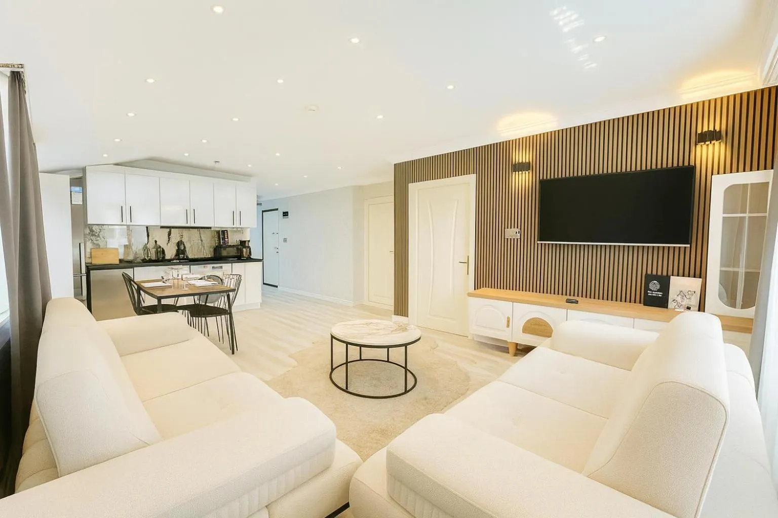 Kitchen or kitchenette, Bed in Casa Florya Suites