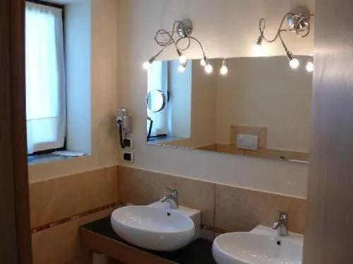 Bathroom in Hotel Europa