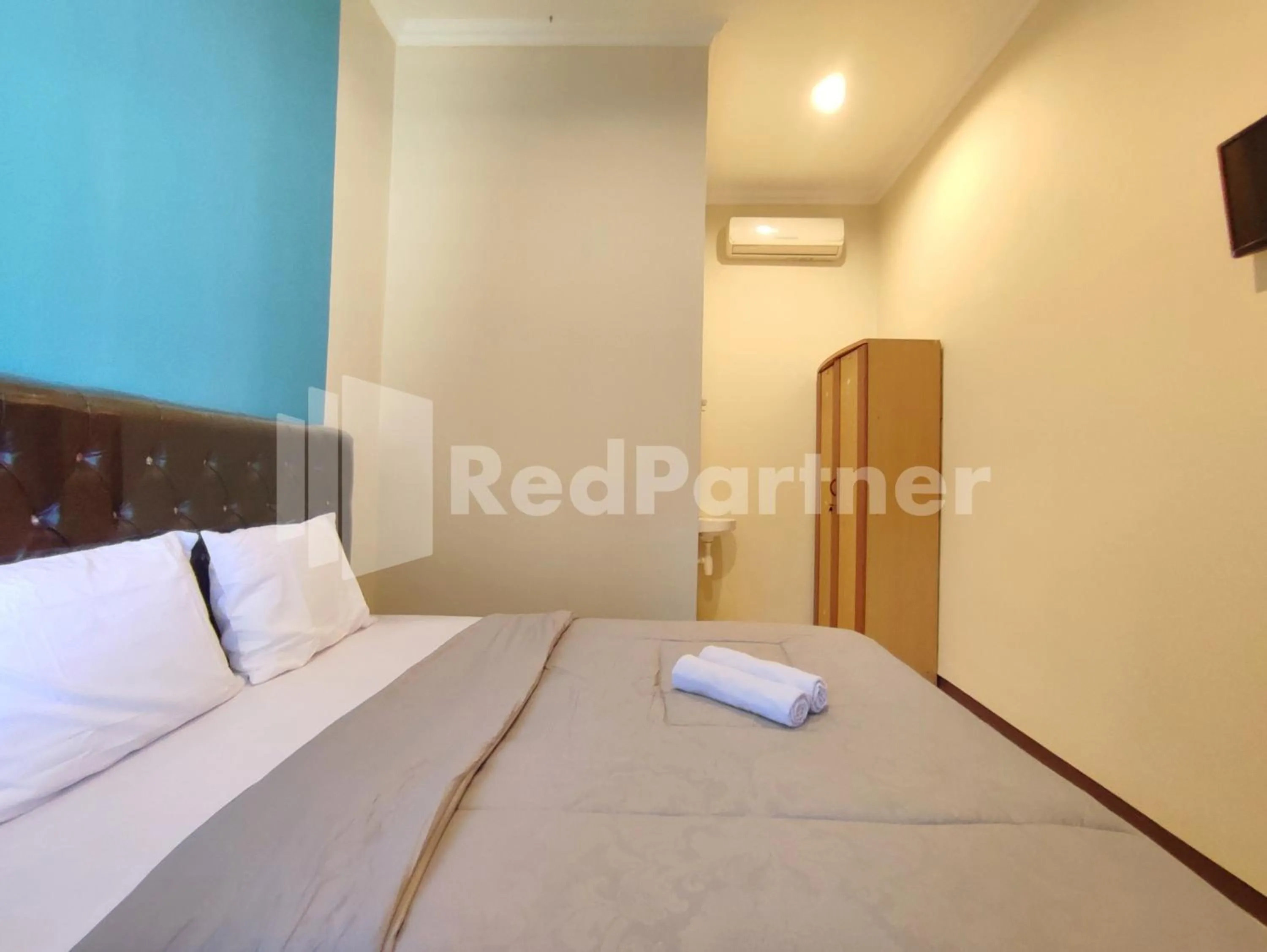 Bedroom, Bed in Mutiara Residence Near Simpang Lima Mitra RedDoorz