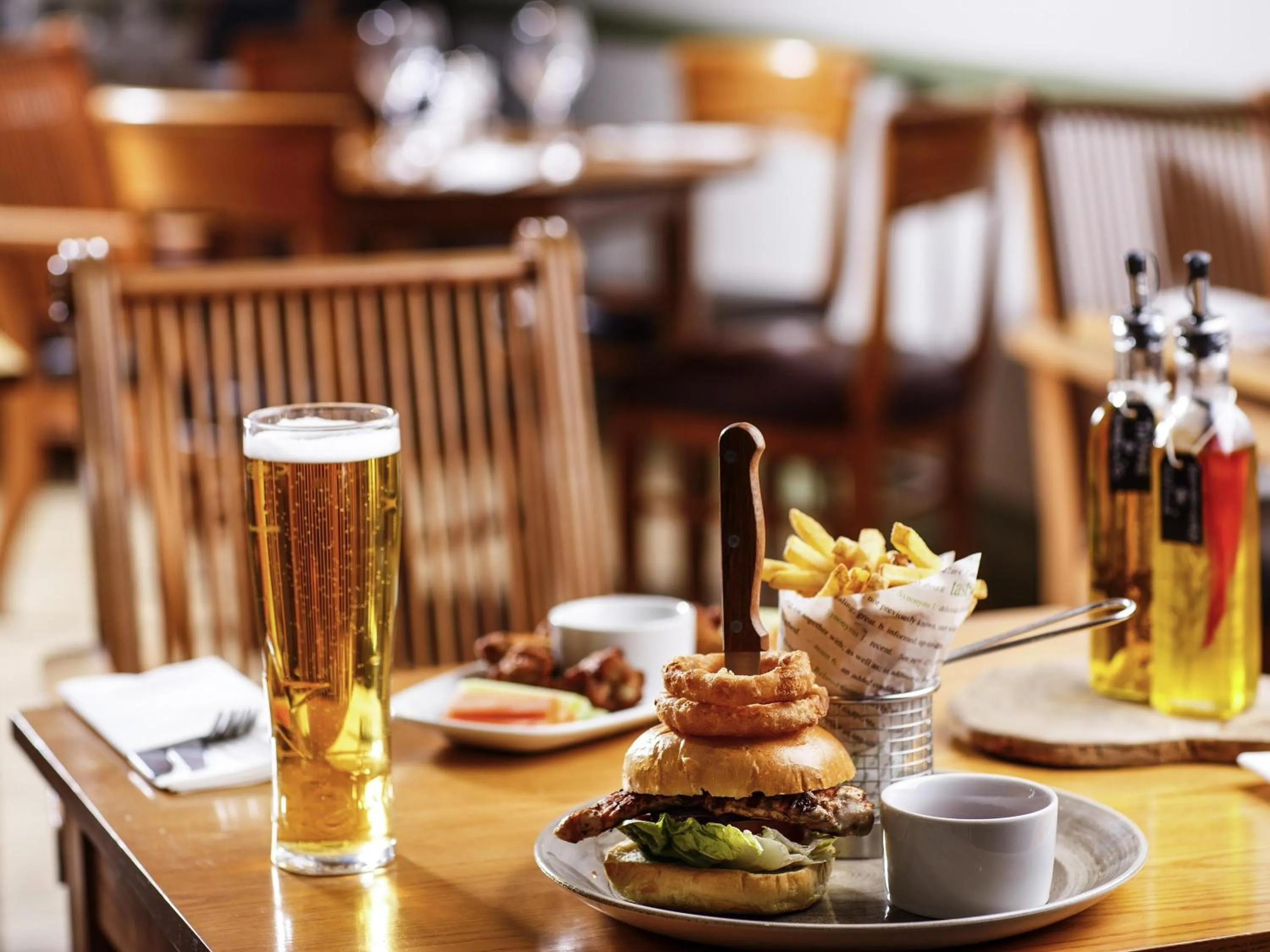 Lounge or bar in Mercure Nottingham Sherwood